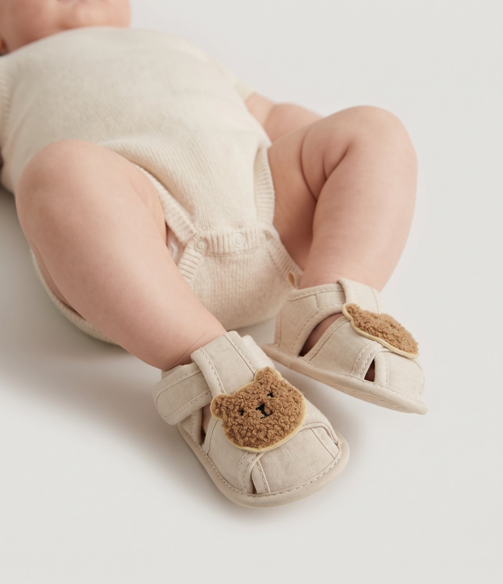 Sandália Infantil Teddy Boom com Aplique de Ursinho e Fechamento em Velcro Tam 15 ao 19 Bege 8