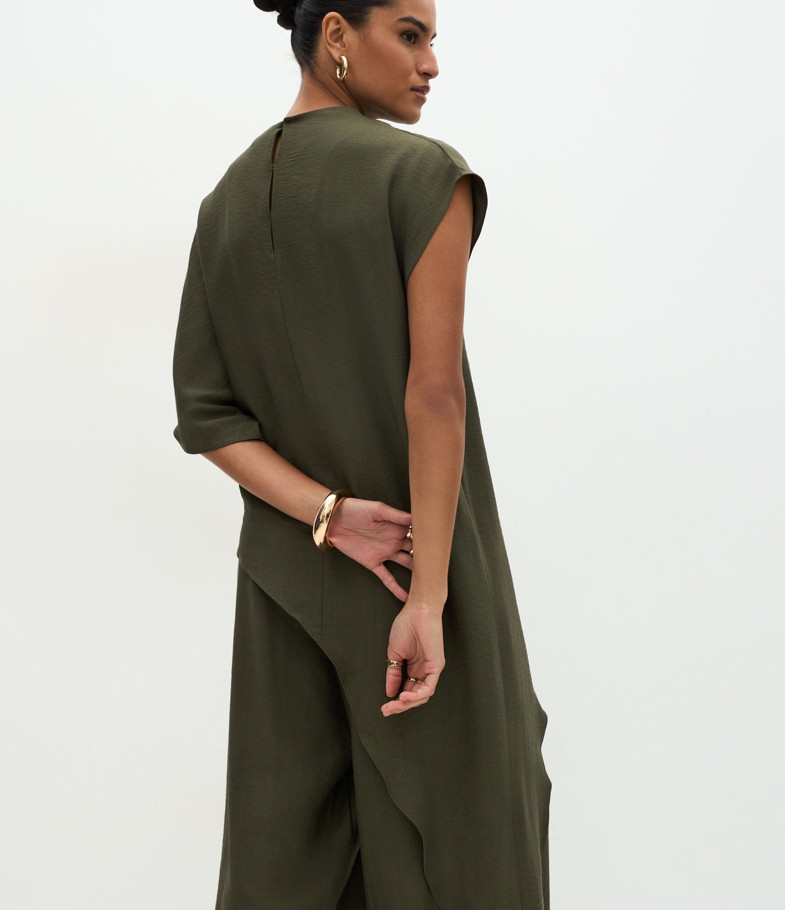 Blusa Ampla em Viscose com Barra Assimétrica Verde 4