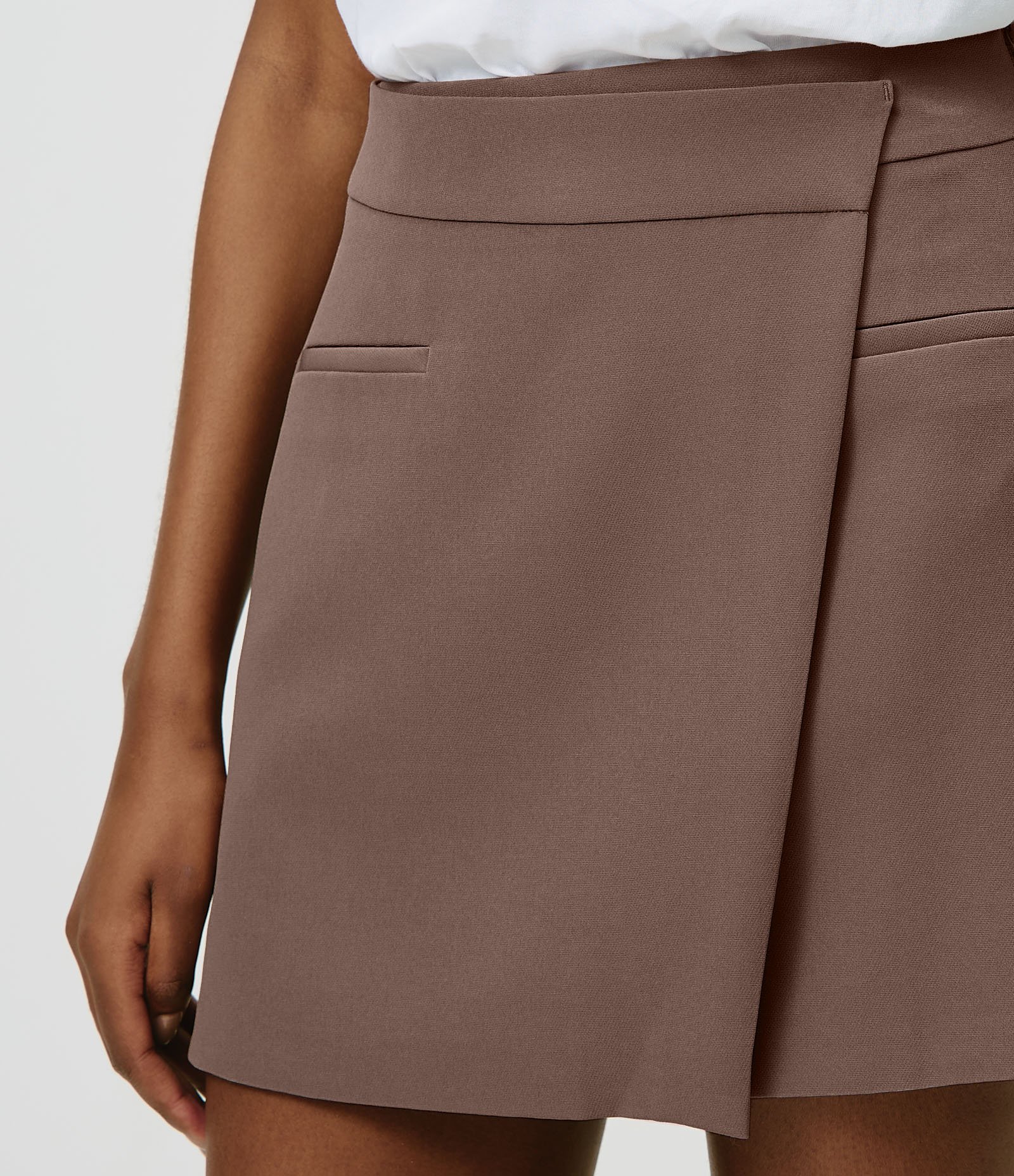 Short Saia Alfaiatado com Cós Assimétrico Bege 3