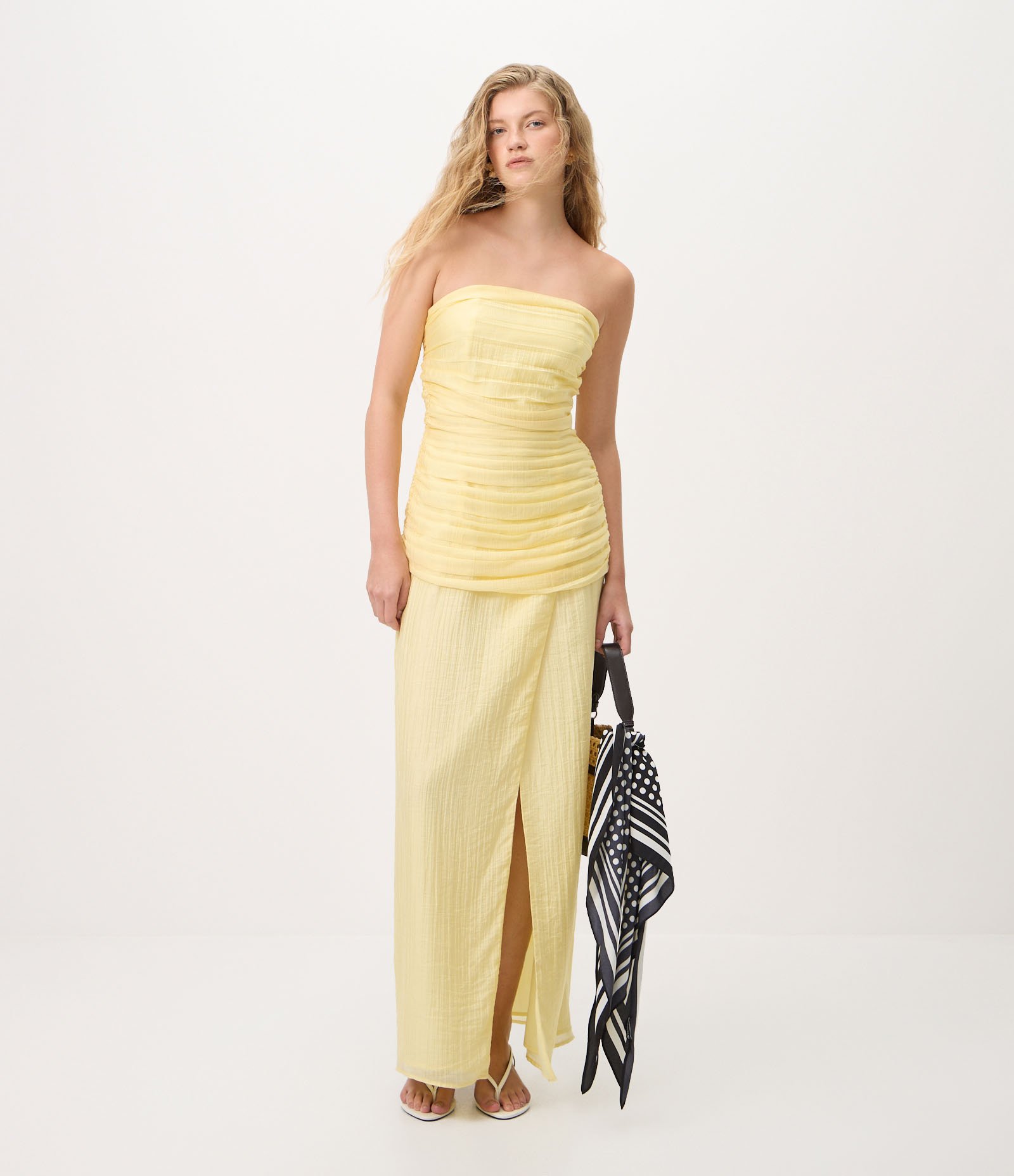 Vestido Long Midi com Fenda e Detalhe Drapeado Amarelo 2