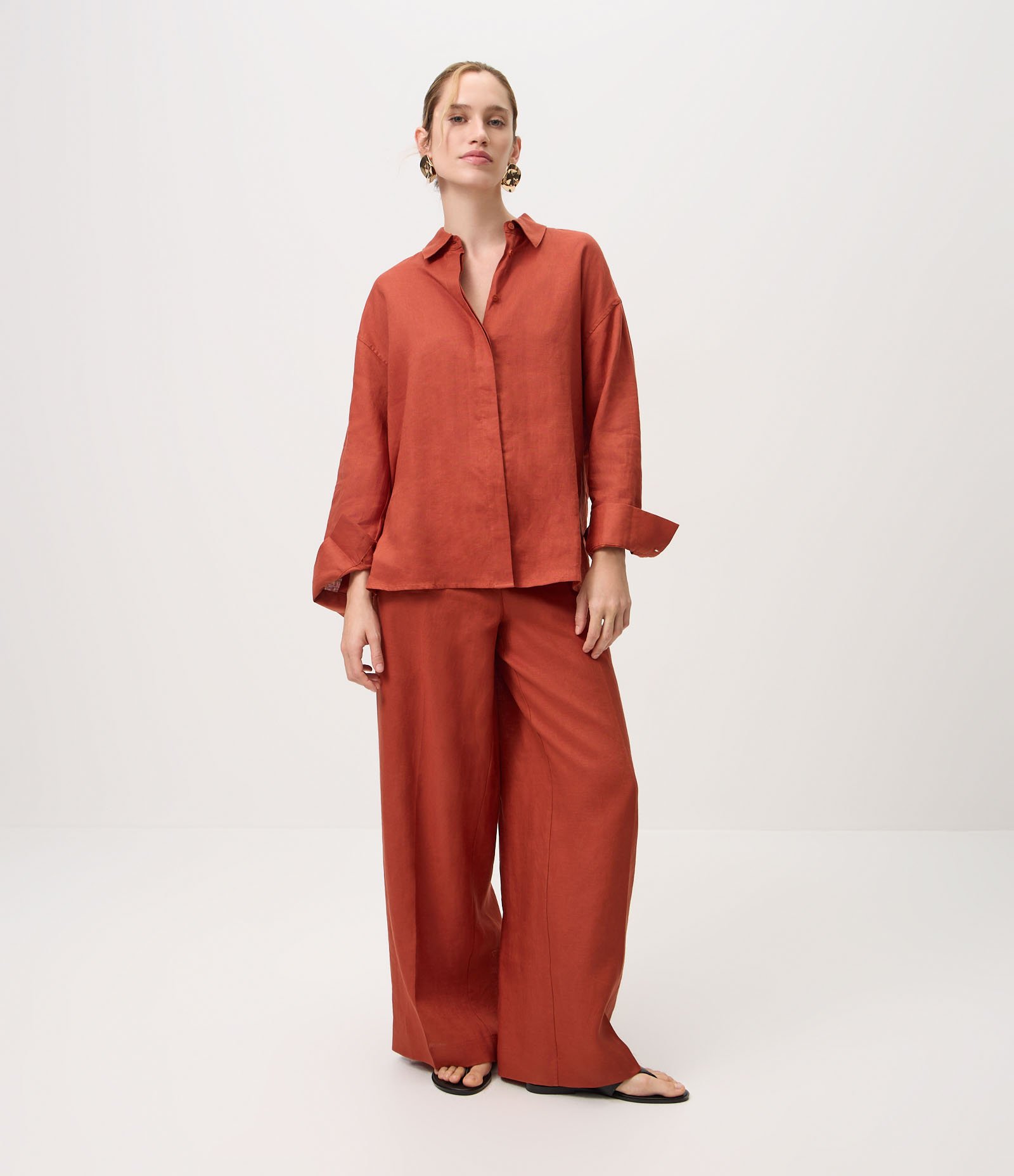 Camisa Oversized em Linho com Vista Escondida Terracota 2