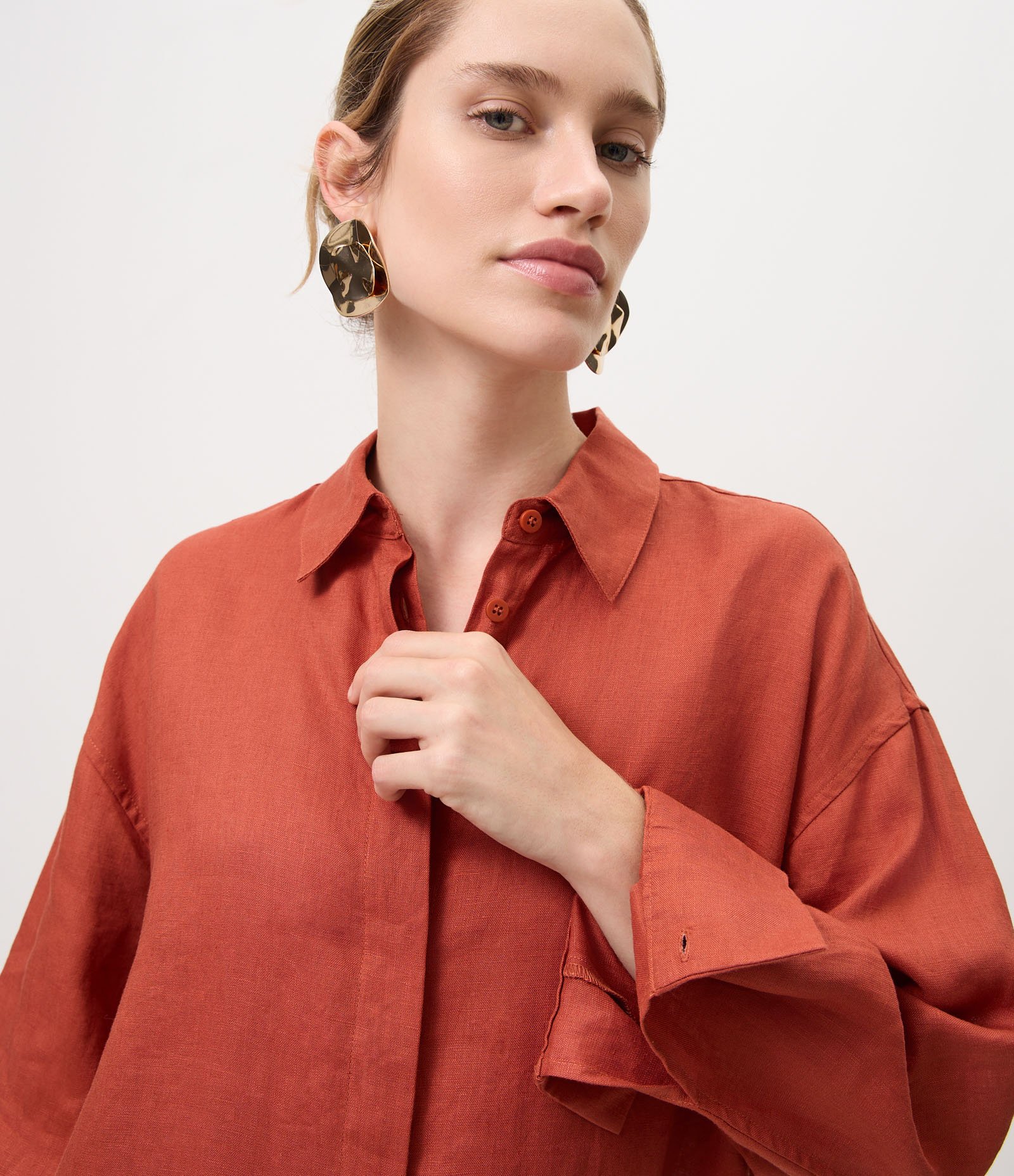 Camisa Oversized em Linho com Vista Escondida Terracota 3