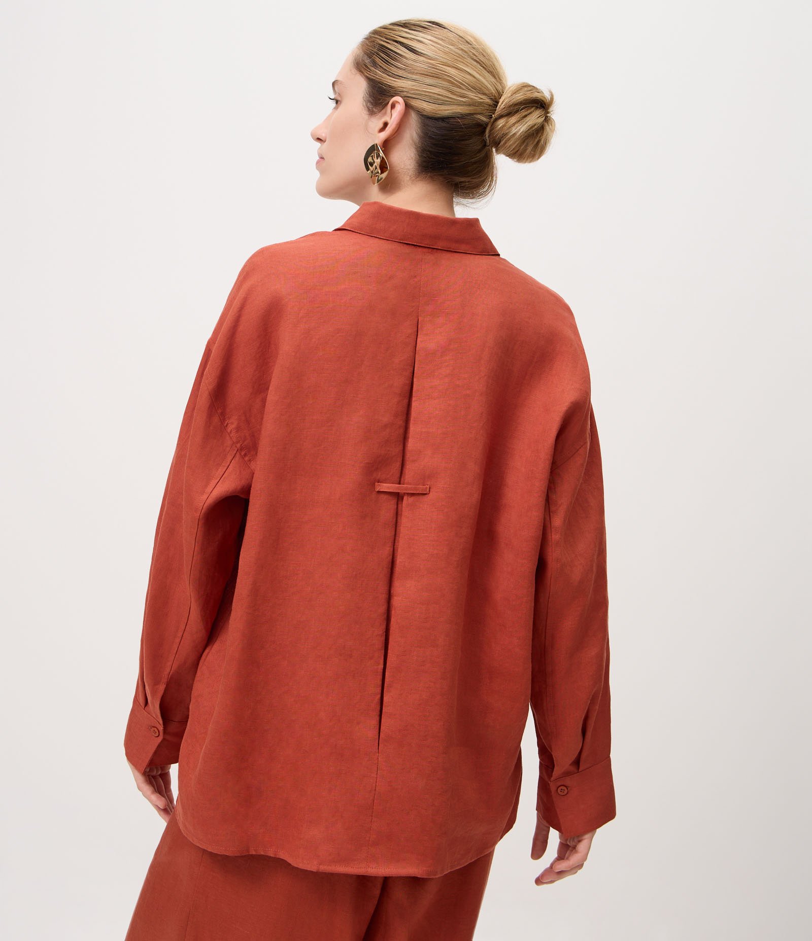 Camisa Oversized em Linho com Vista Escondida Terracota 4