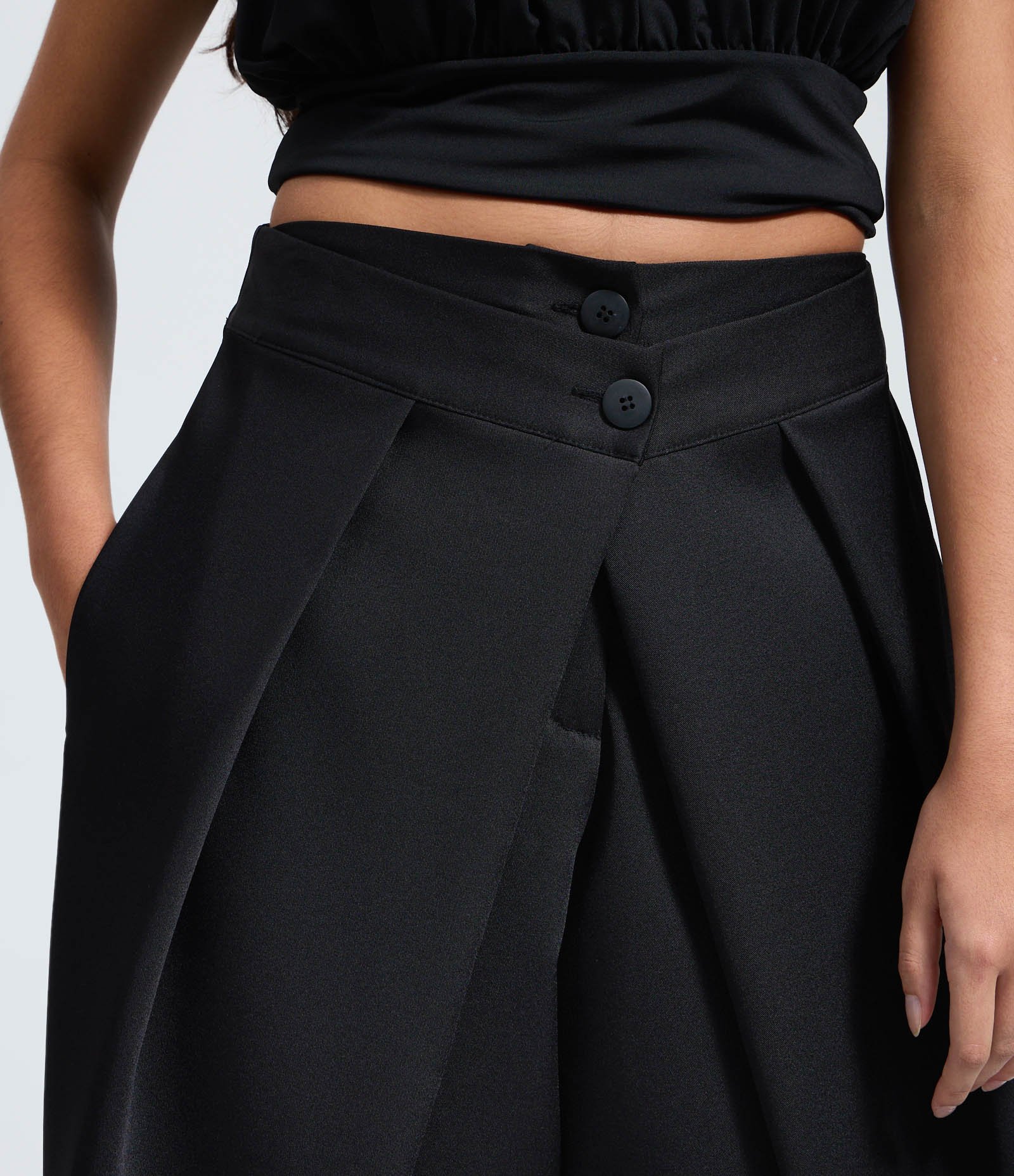 Calça Reta Ampla Alfaiatada com Pregas Preto 4