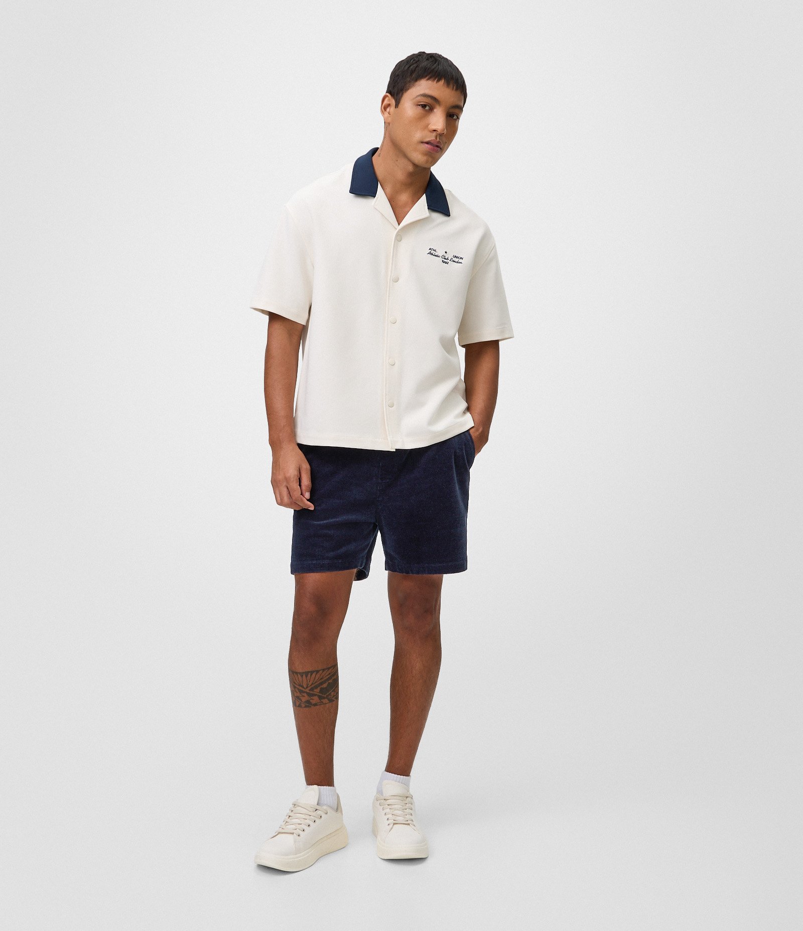 Bermuda Runner em Veludo Cotelê com Bolsos Azul 4
