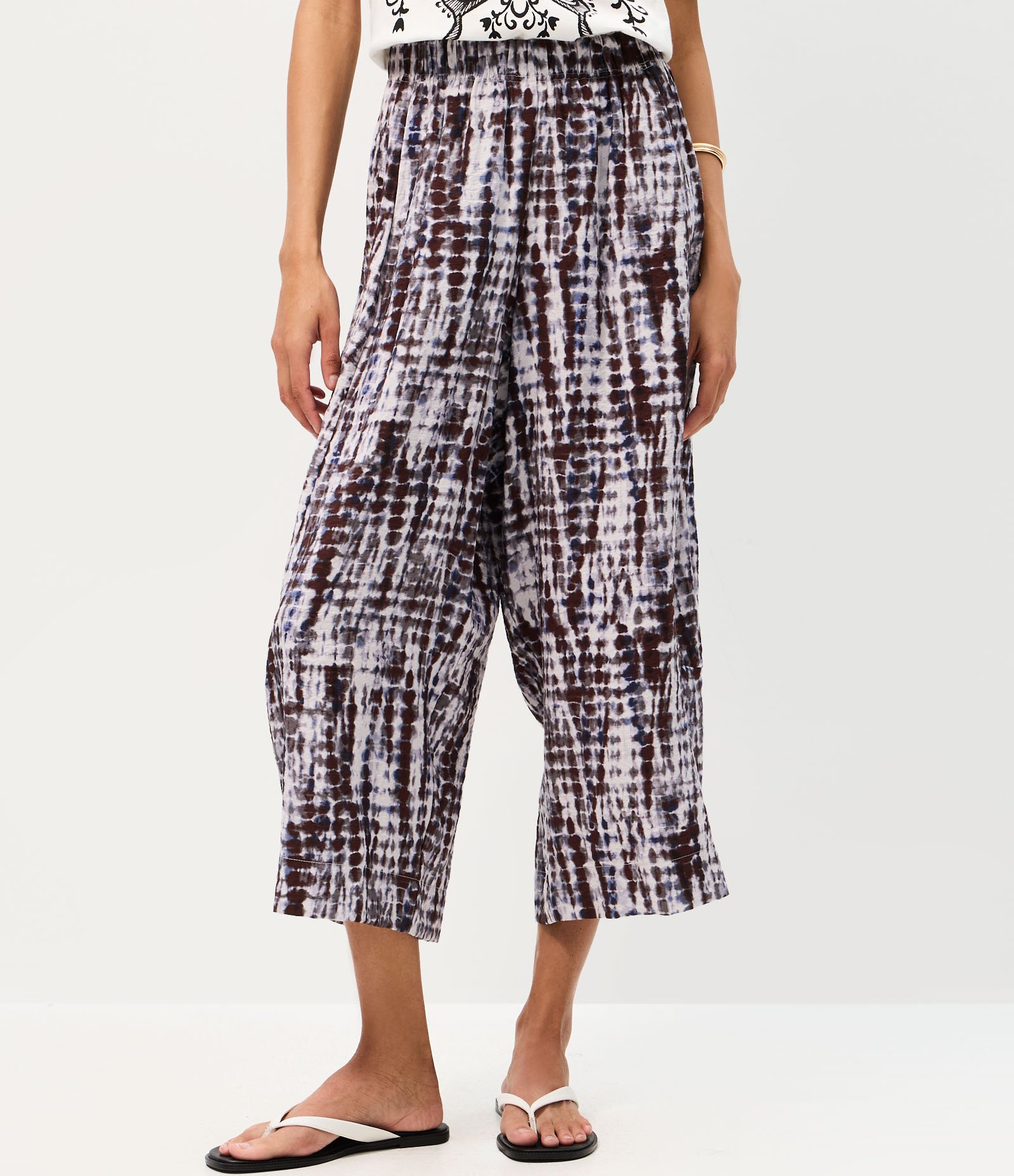 Calça Aladim em Viscose Texturizada com Cós Franzido Azul e Marrom 2