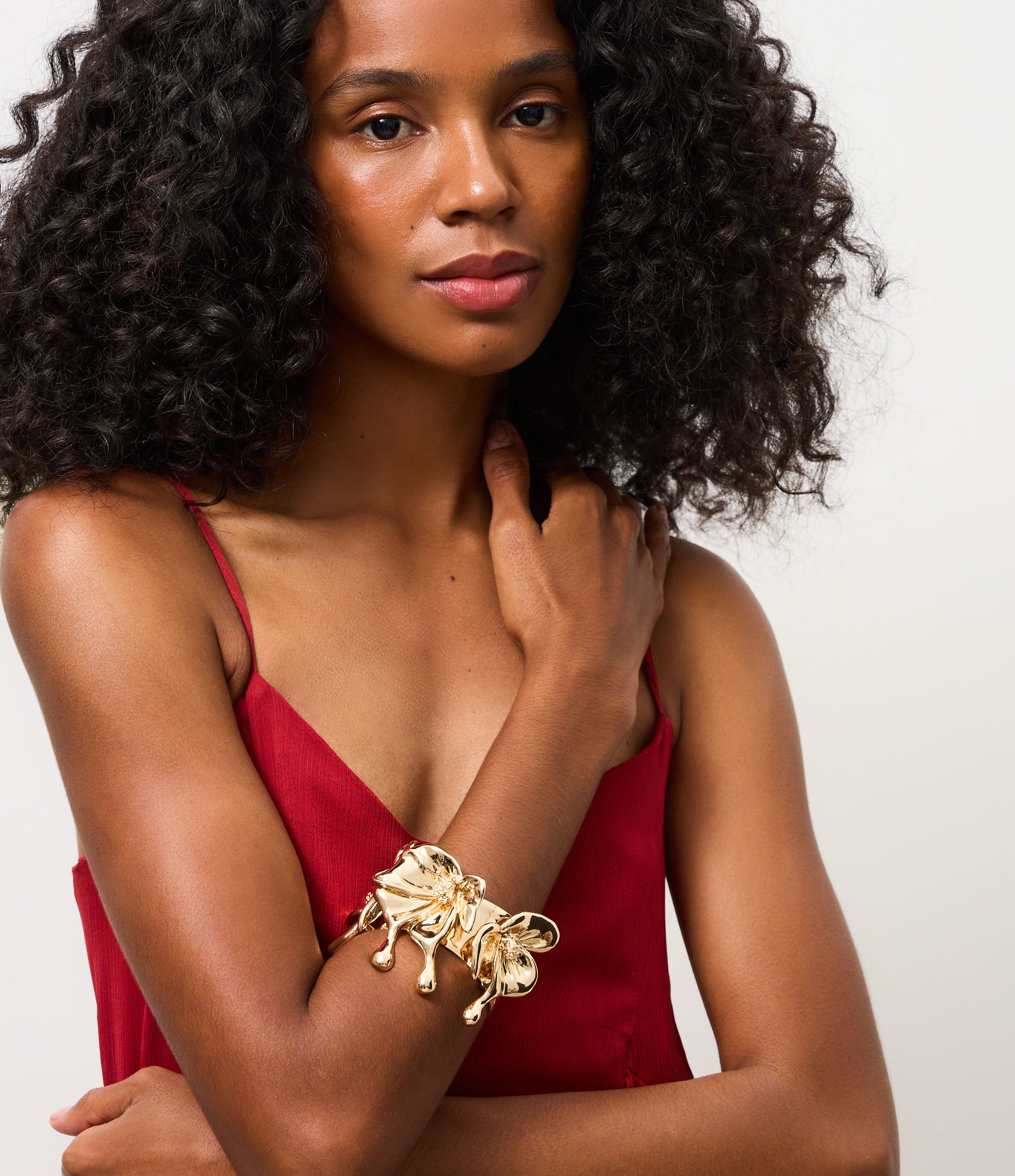 Bracelete Rígido em Metal com Formato de Flores Dourado 5