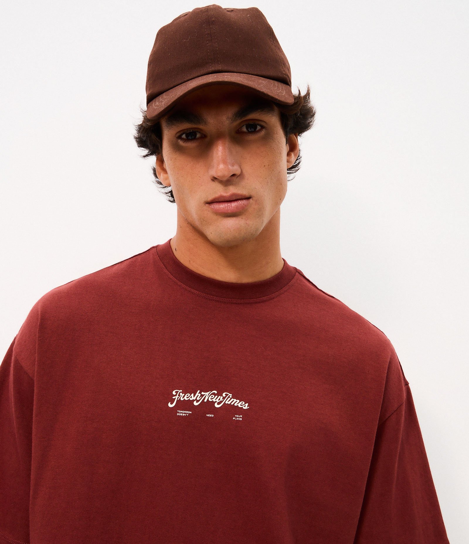 Camiseta Oversized Lettering Fresh New Time Marrom 3