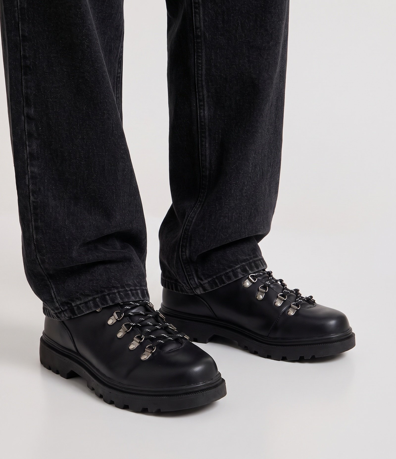 Sapato Trekking em PU com Cadarço Preto 1