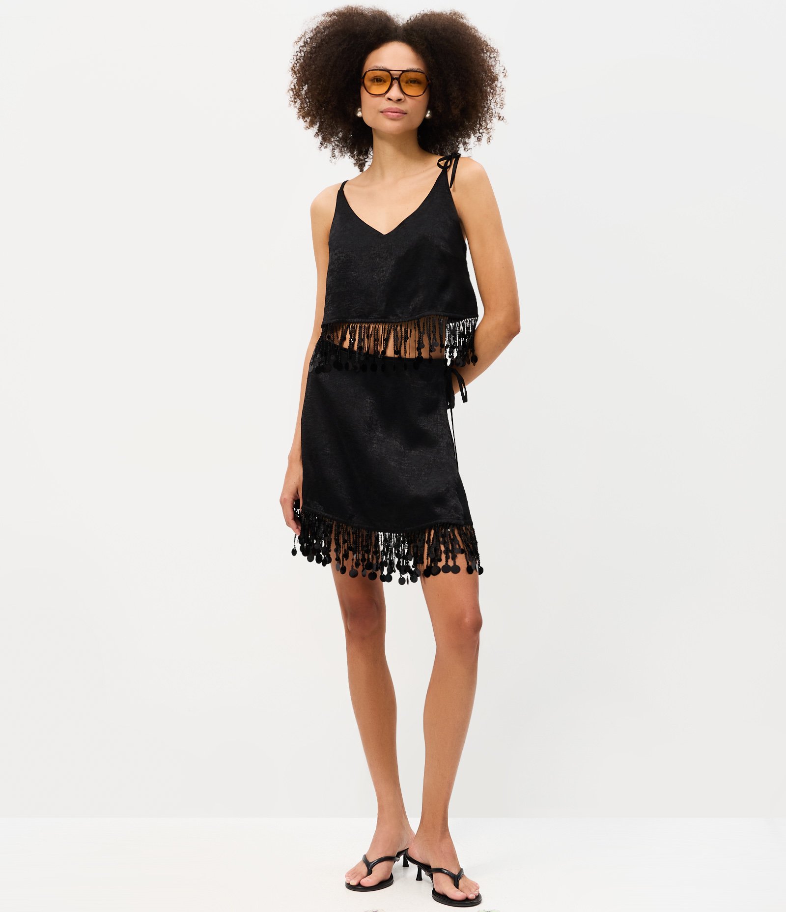 Blusa em Cetim com Alças para Amarração e Franjas de Lantejoulas Preto 2