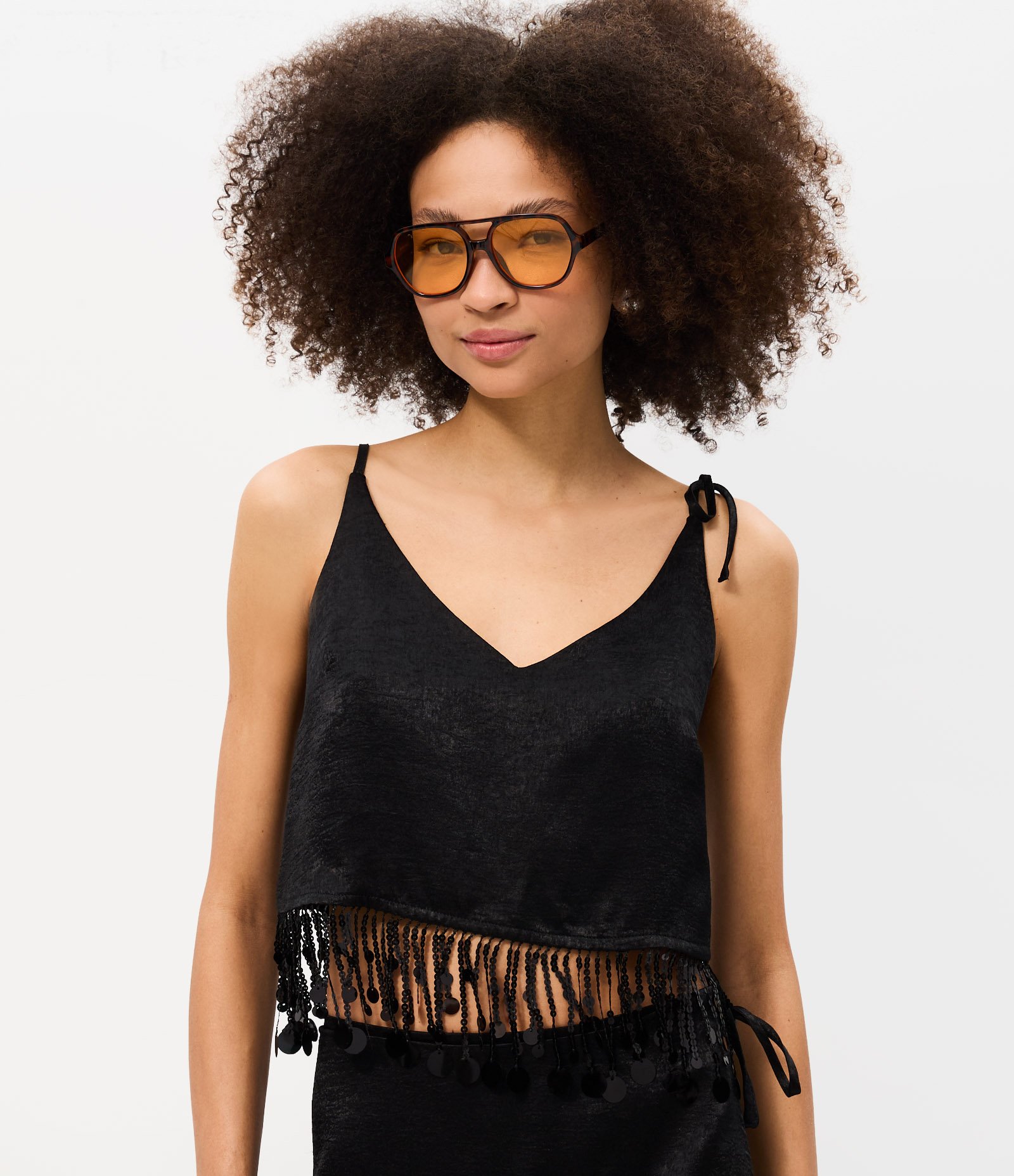 Blusa em Cetim com Alças para Amarração e Franjas de Lantejoulas Preto 3