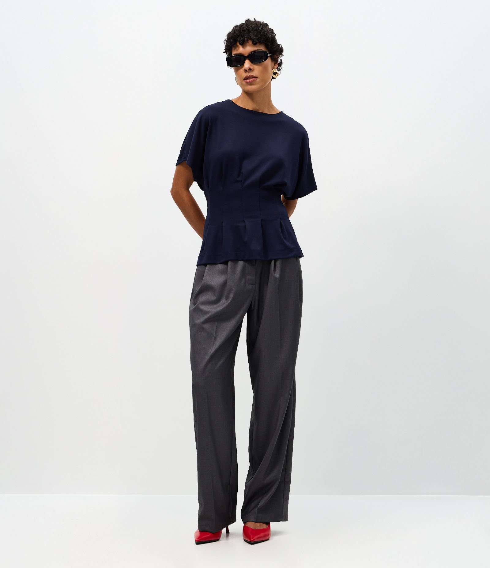 Blusa Peplum Estruturada com Pregas Frontais Azul Escuro 2