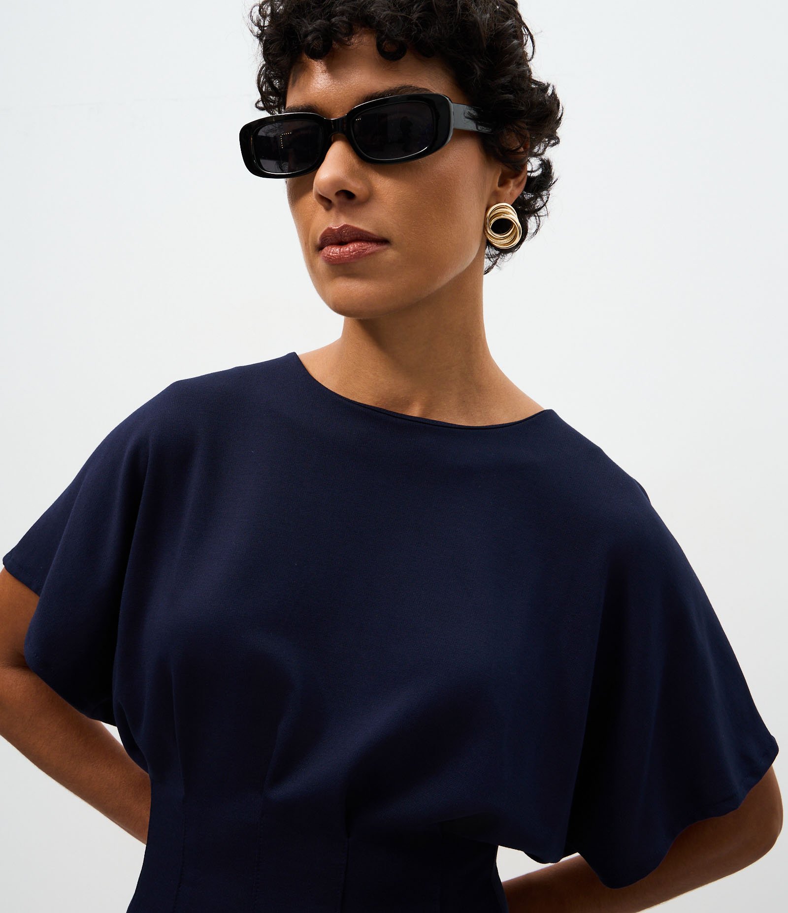 Blusa Peplum Estruturada com Pregas Frontais Azul Escuro 3