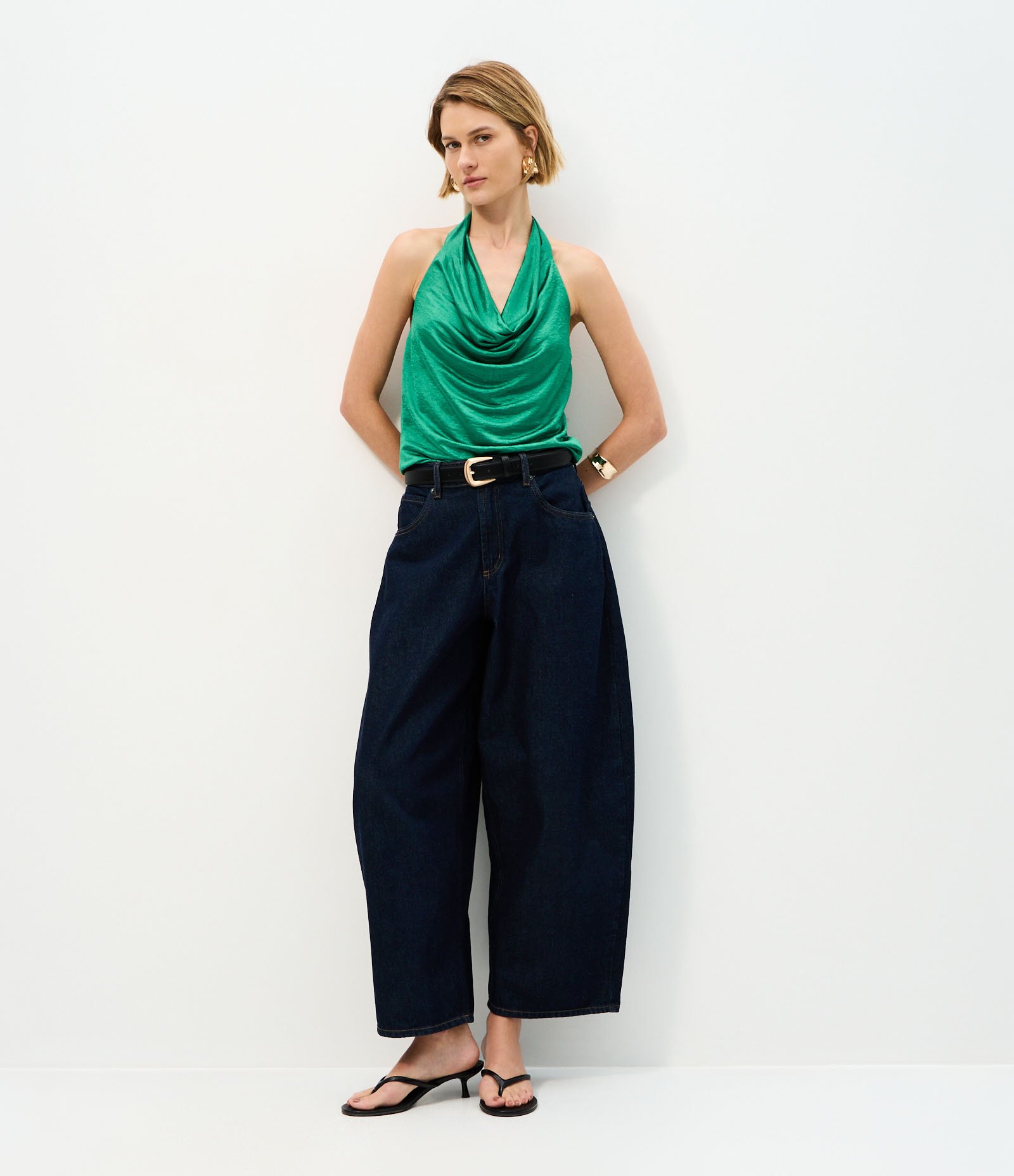 Blusa Frente Única Acetinada com Decote Degagê Verde 2