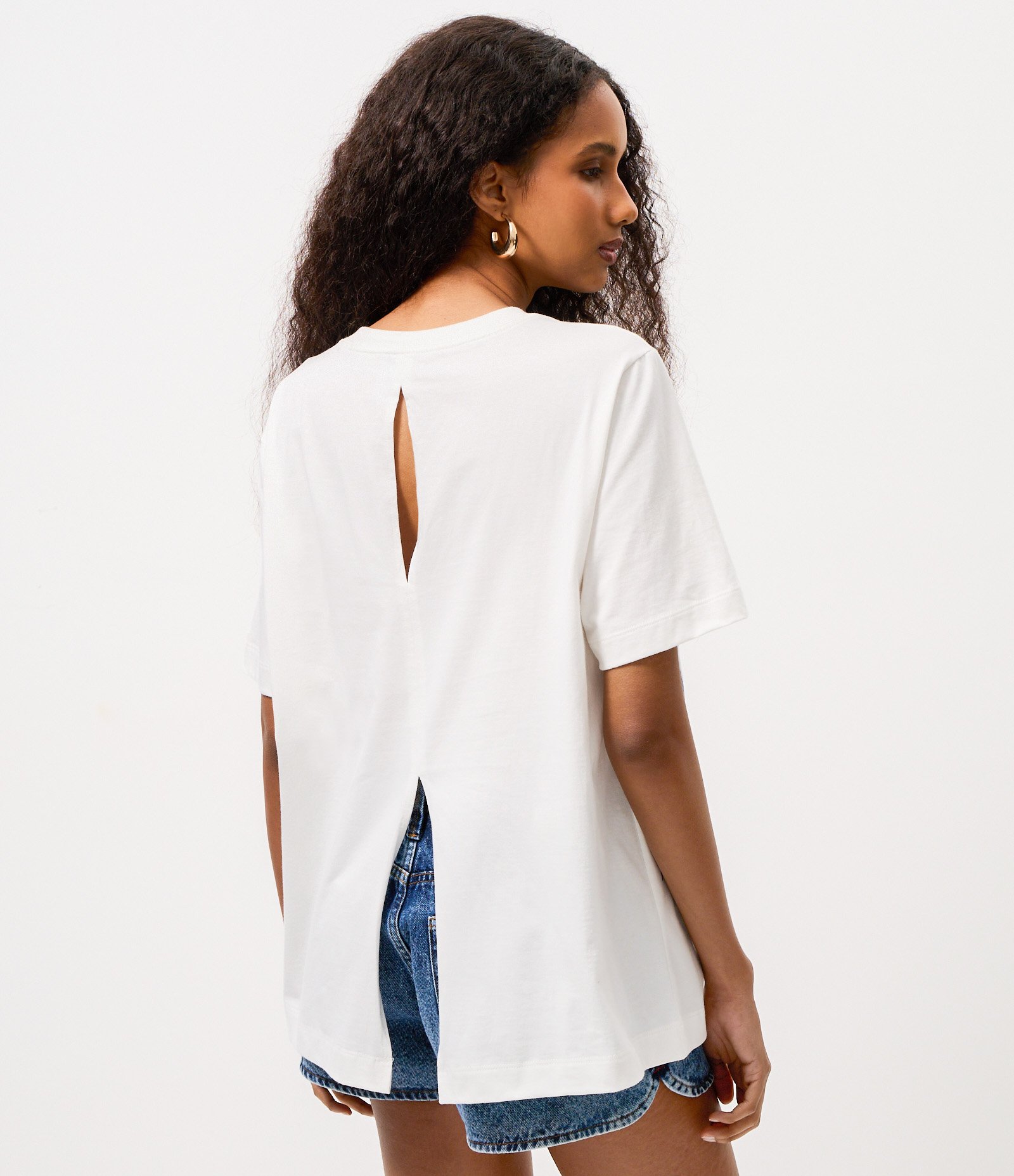 Camiseta em Algodão com Estampa Alceu Valença e Recorte Vazado nas Costas Branco 4