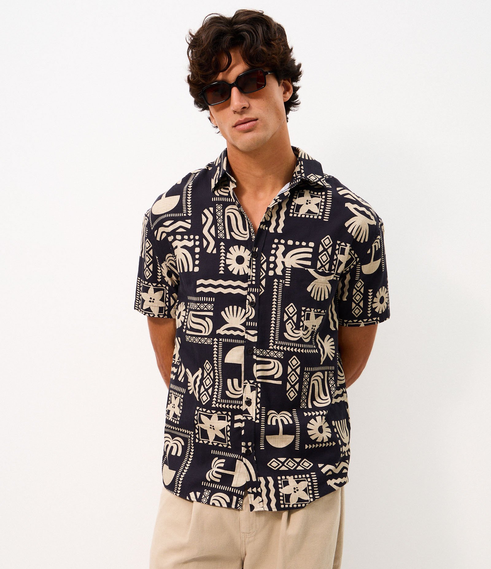 Camisa Relaxed em Algodão Texturizado com Estampa Abstrata Preto 4