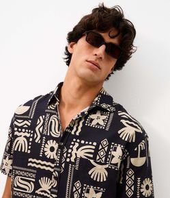 Camisa Relaxed em Algodão Texturizado com Estampa Abstrata