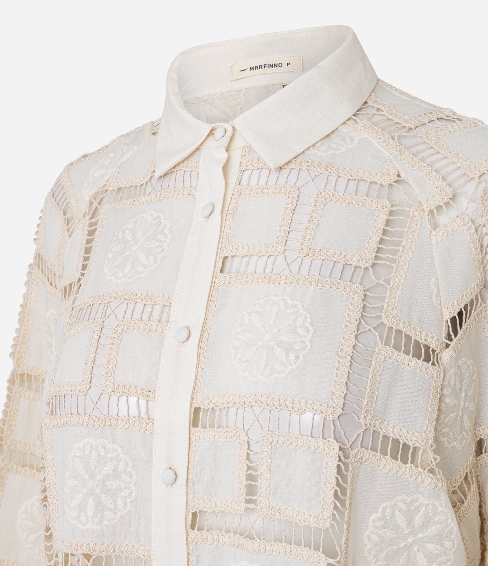 Camisa em Laise com Recortes Geométricos Bordados Bege 2