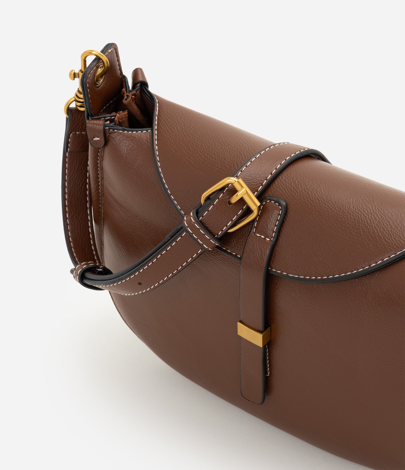 Bolsa Meia Lua Média em PU com Alça Transversal Marrom 5
