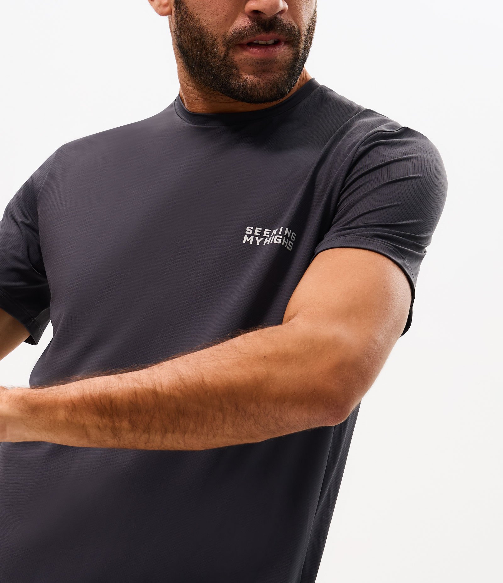 Camiseta Regular com Tecnologia Dry e Estampa Lettering Seeking My Highs Cinza 3