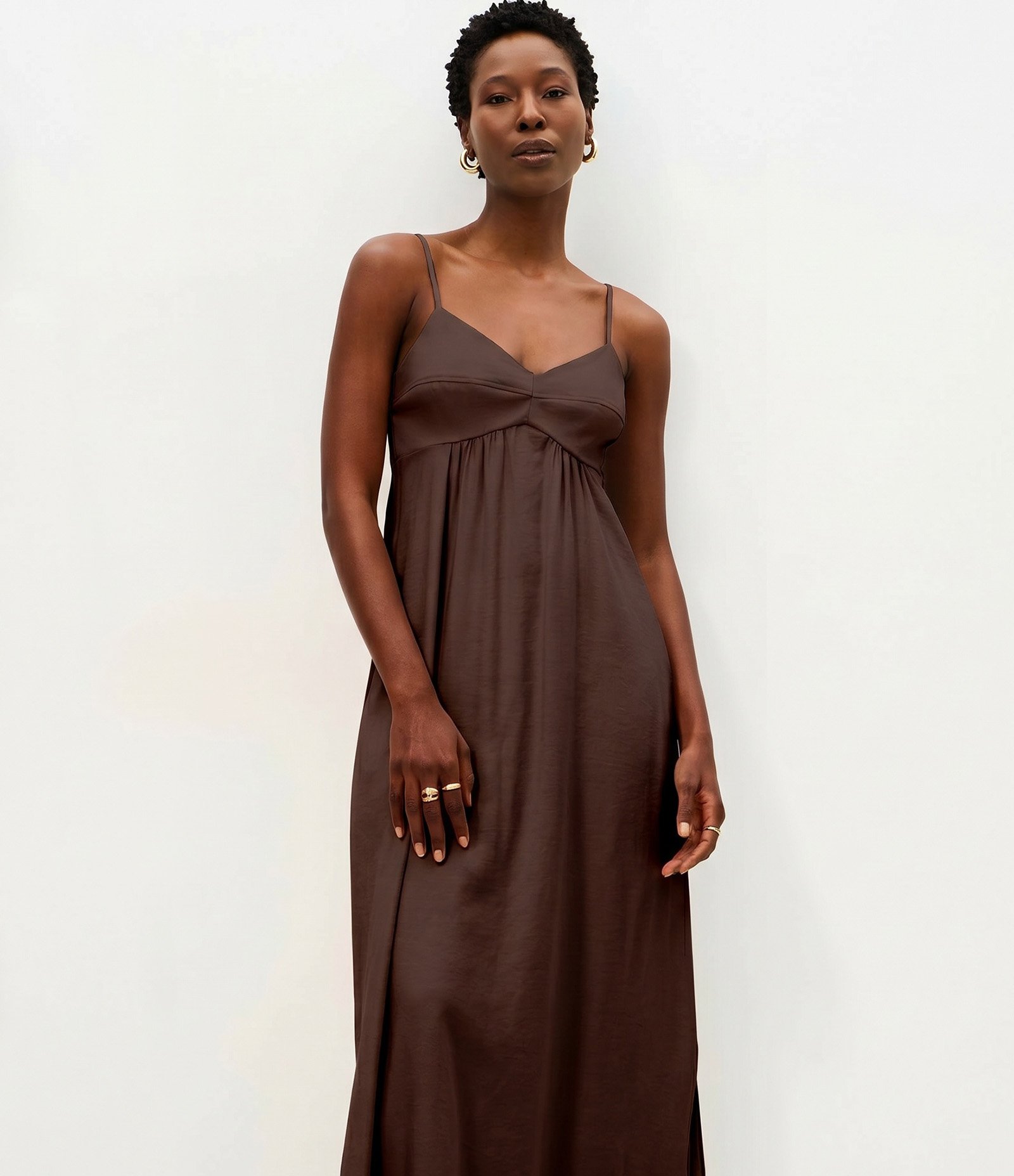 Vestido Midi Evasê em Viscose com Decote Coração Marrom 1