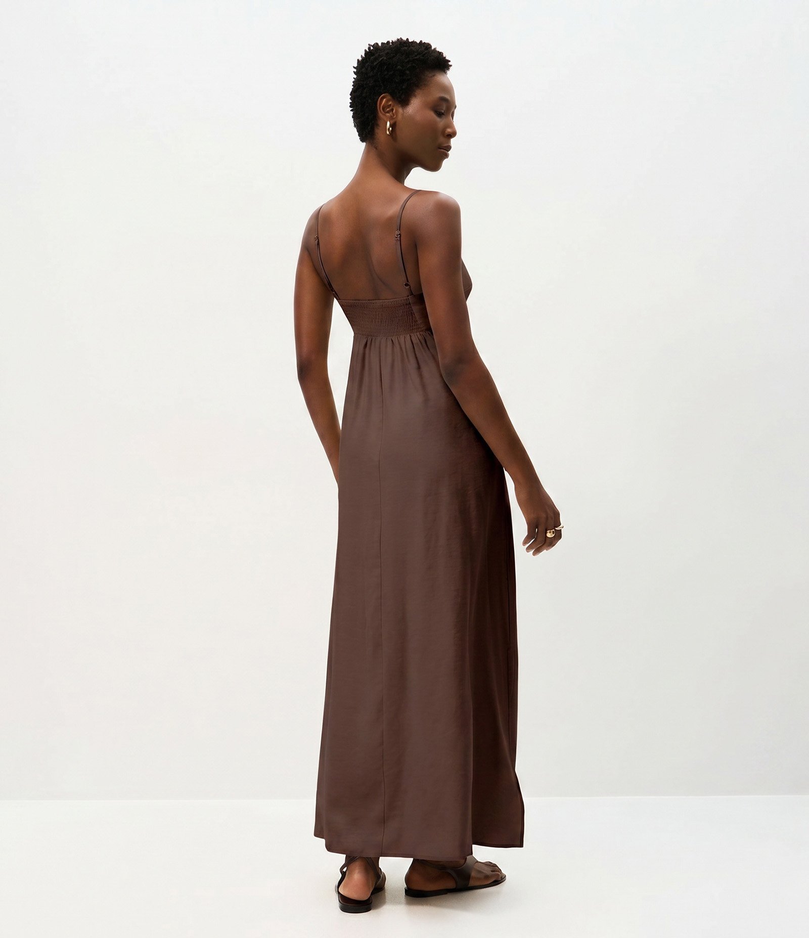 Vestido Midi Evasê em Viscose com Decote Coração Marrom 2