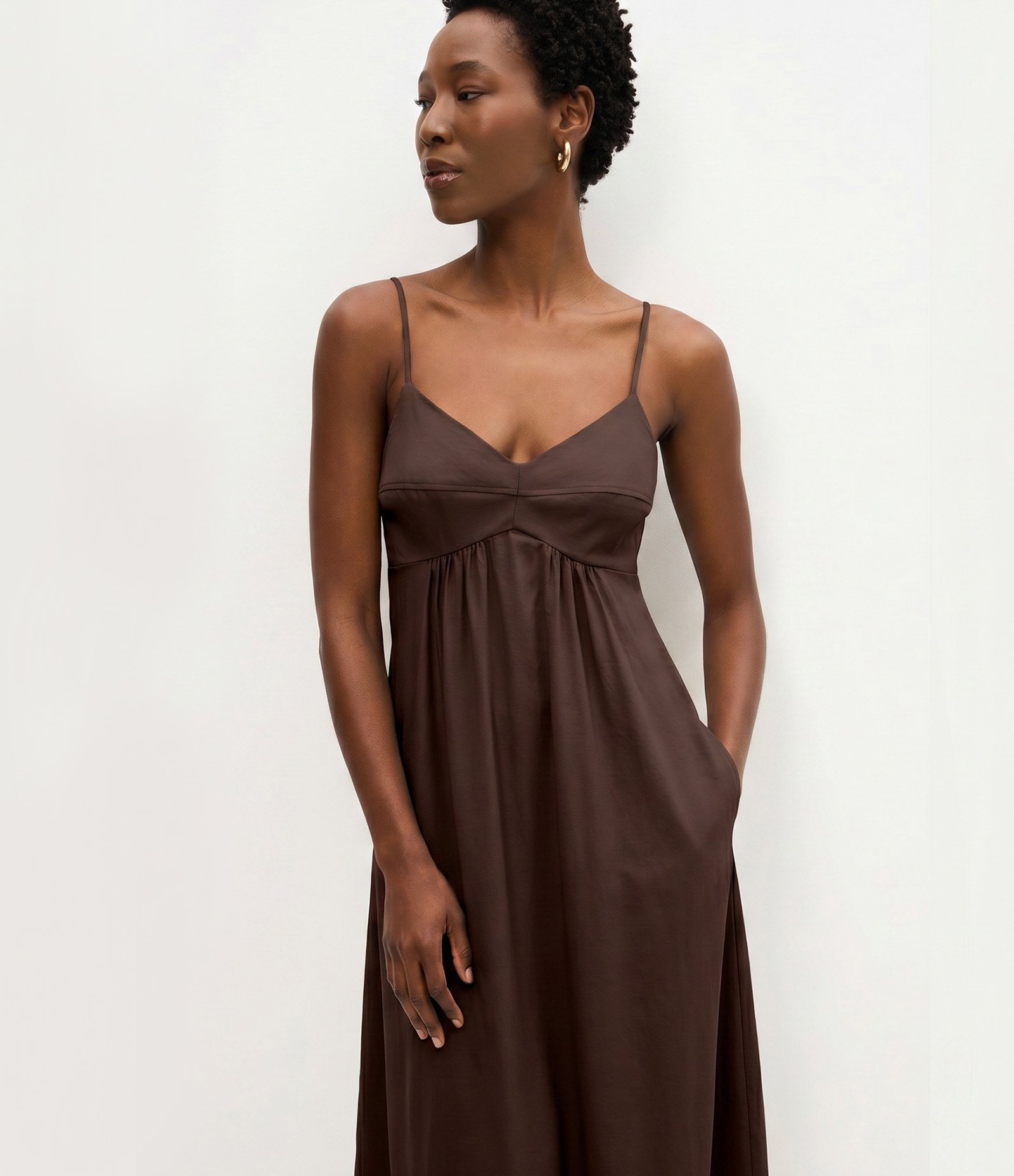 Vestido Midi Evasê em Viscose com Decote Coração Marrom 3