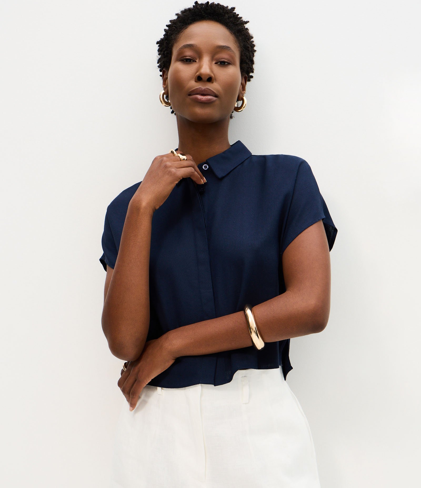 Blusa em Viscolinho com Colarinho na Gola e Sem Cava Azul 1
