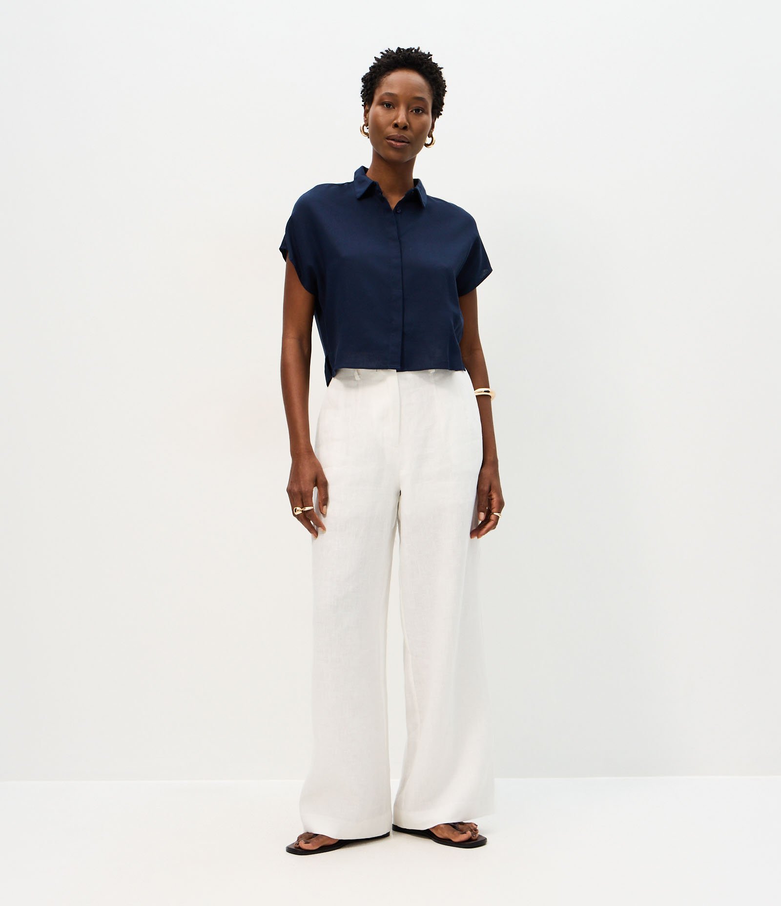 Blusa em Viscolinho com Colarinho na Gola e Sem Cava Azul 2