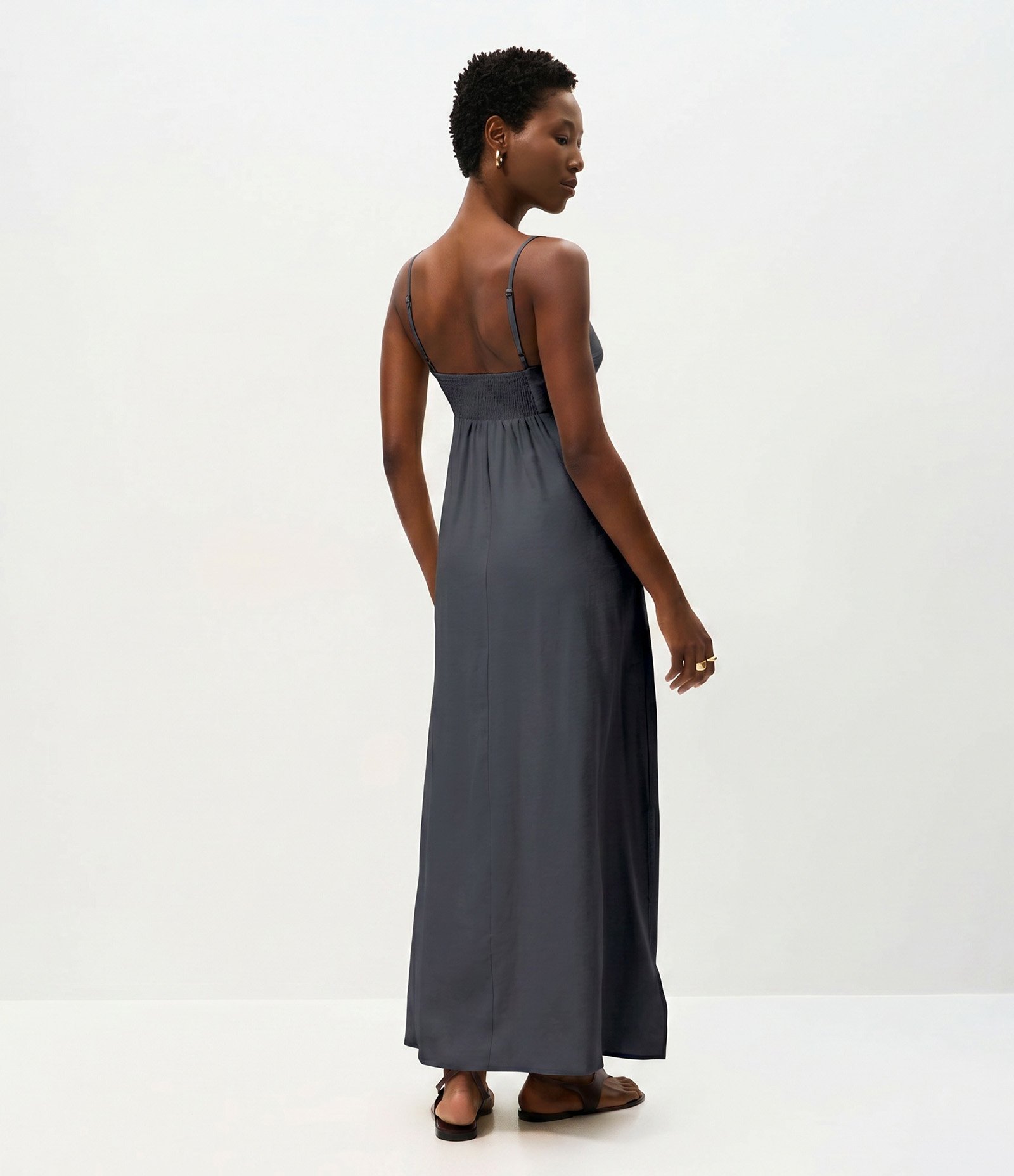 Vestido Midi Evasê em Viscose com Decote Coração Azul Escuro 2