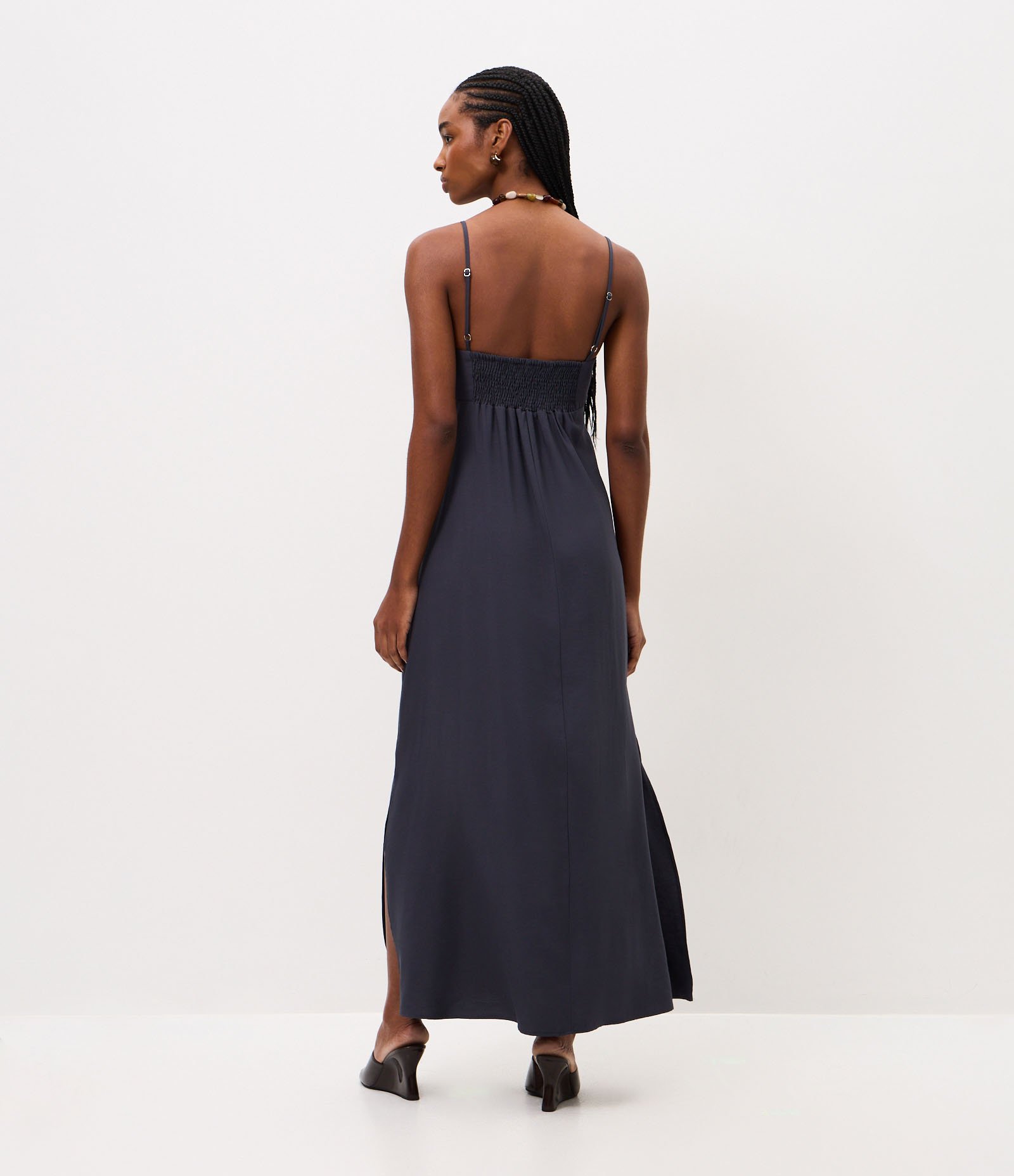 Vestido Midi Evasê em Viscose com Decote Coração Azul Escuro 4