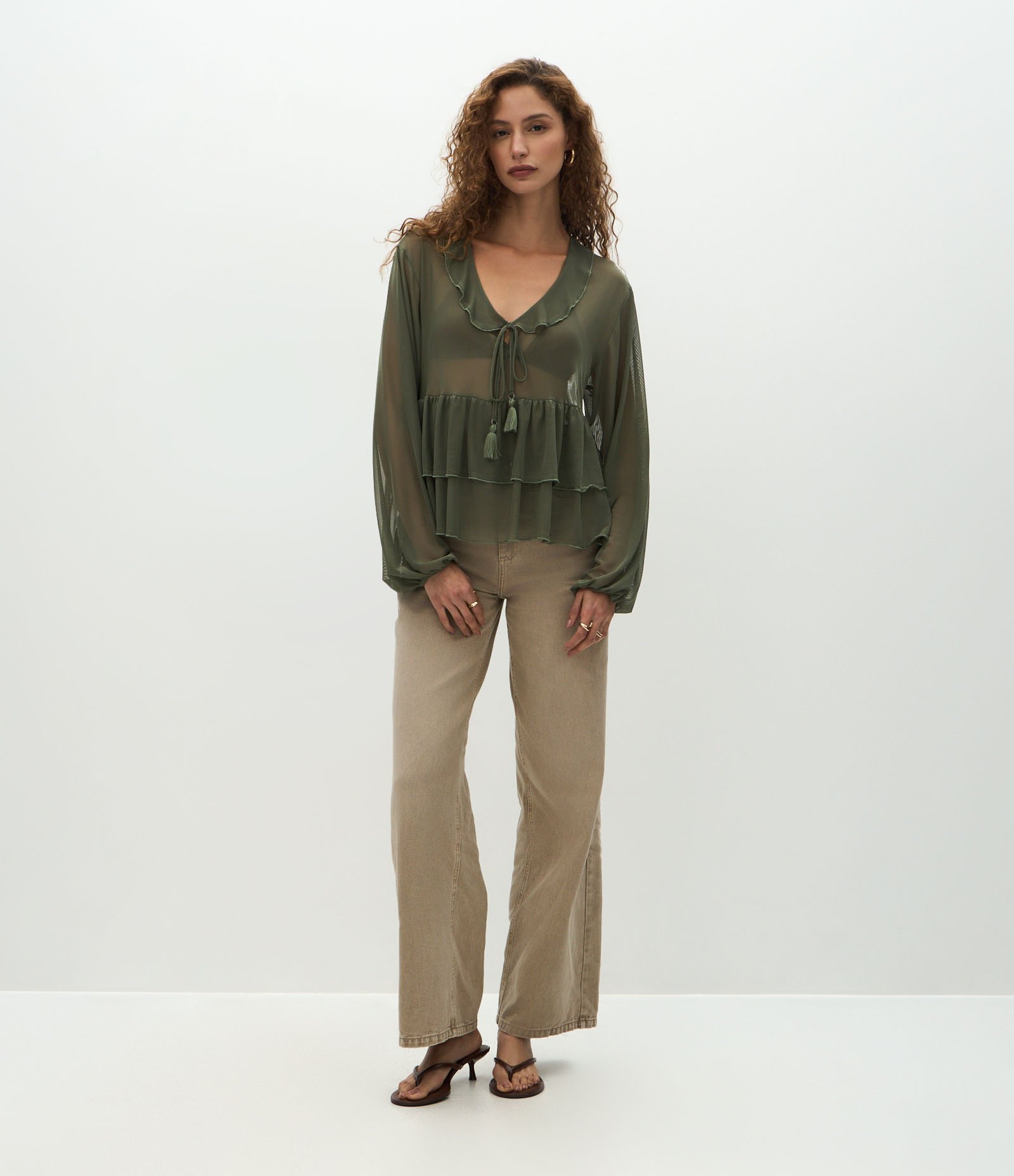 Blusa Bata em Tule com Babados e Amarração Frontal Verde 2