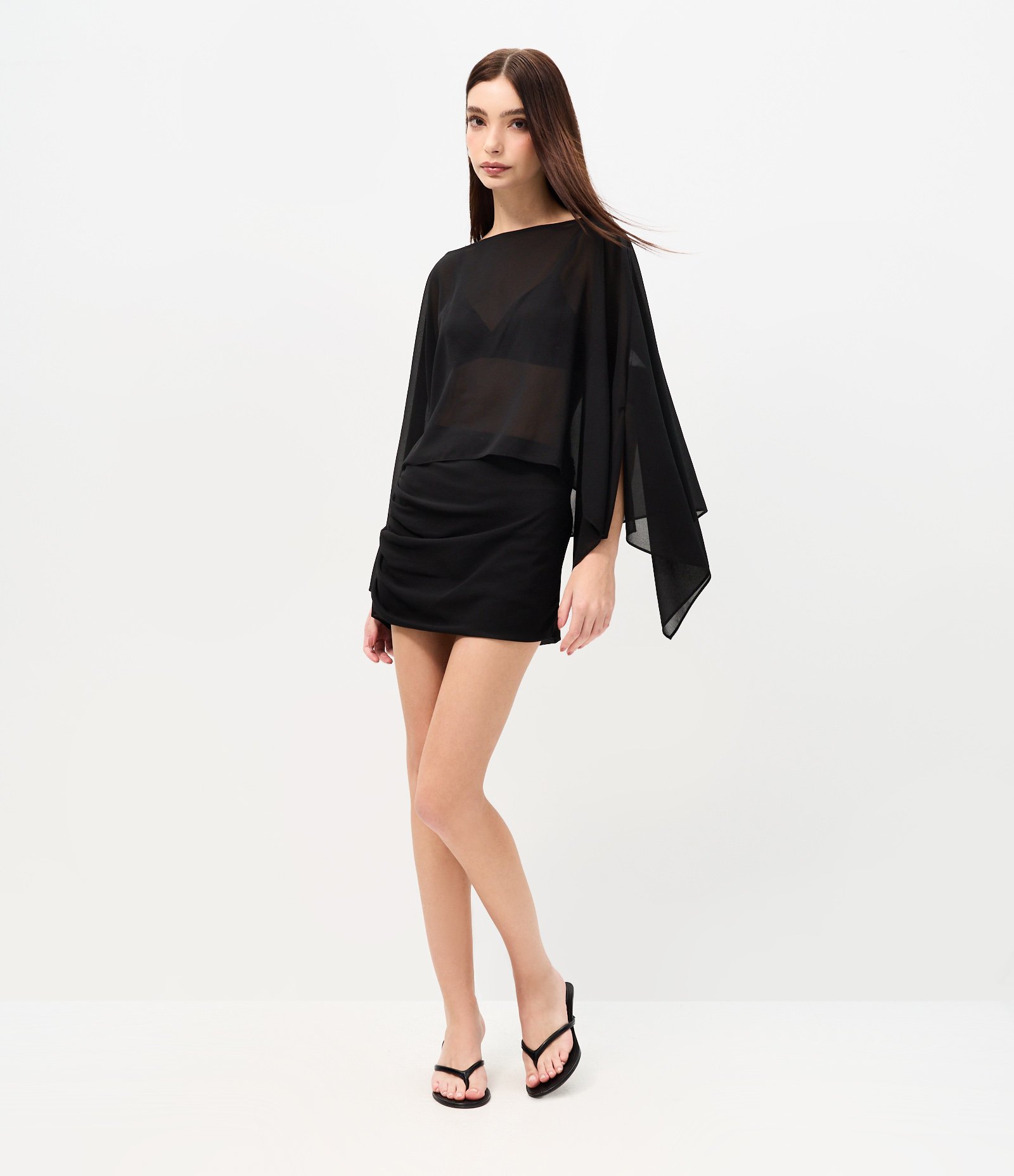 Blusa em Chiffon com Efeito Capa e Decote Canoa Preto 2