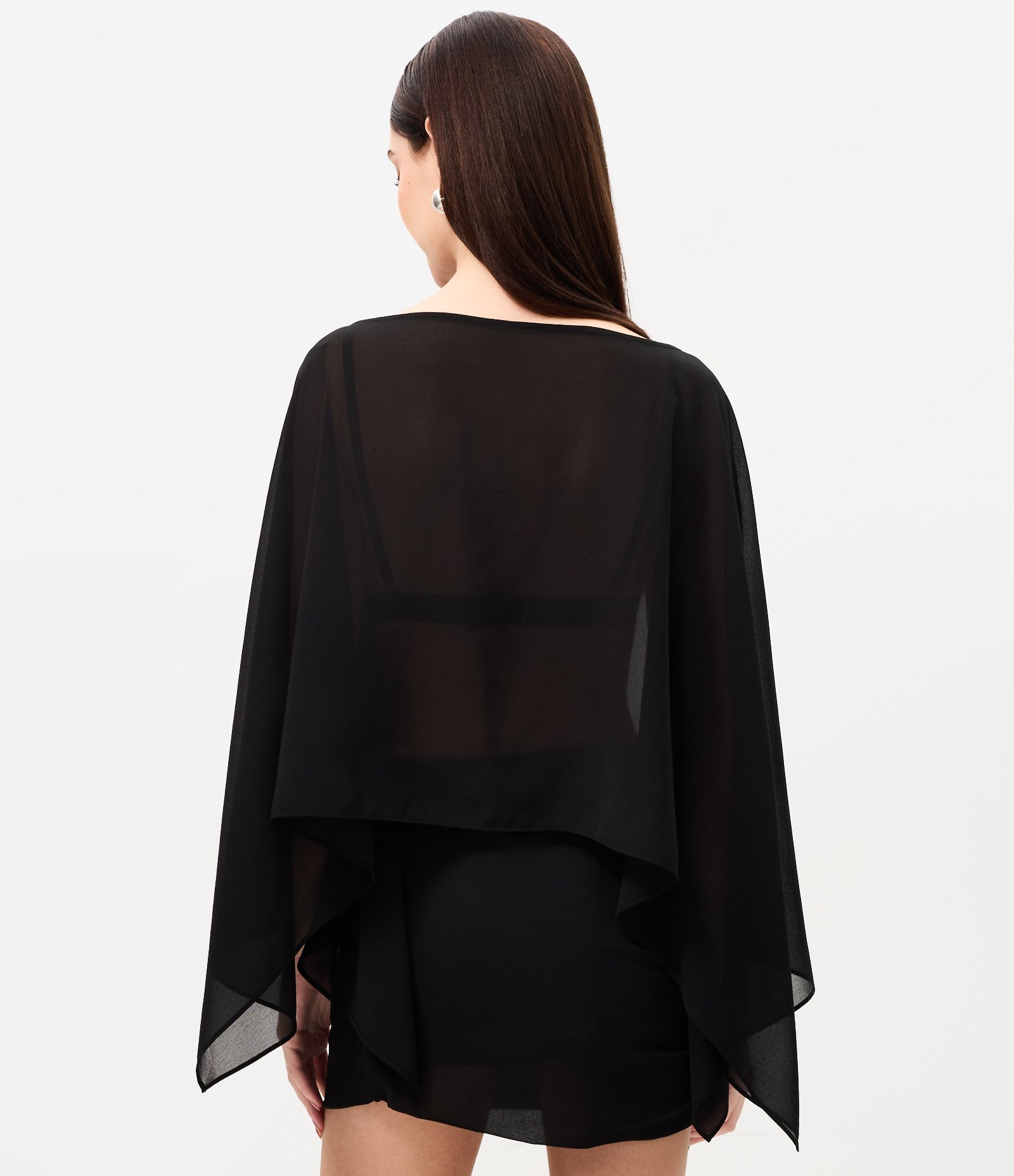 Blusa em Chiffon com Efeito Capa e Decote Canoa Preto 4