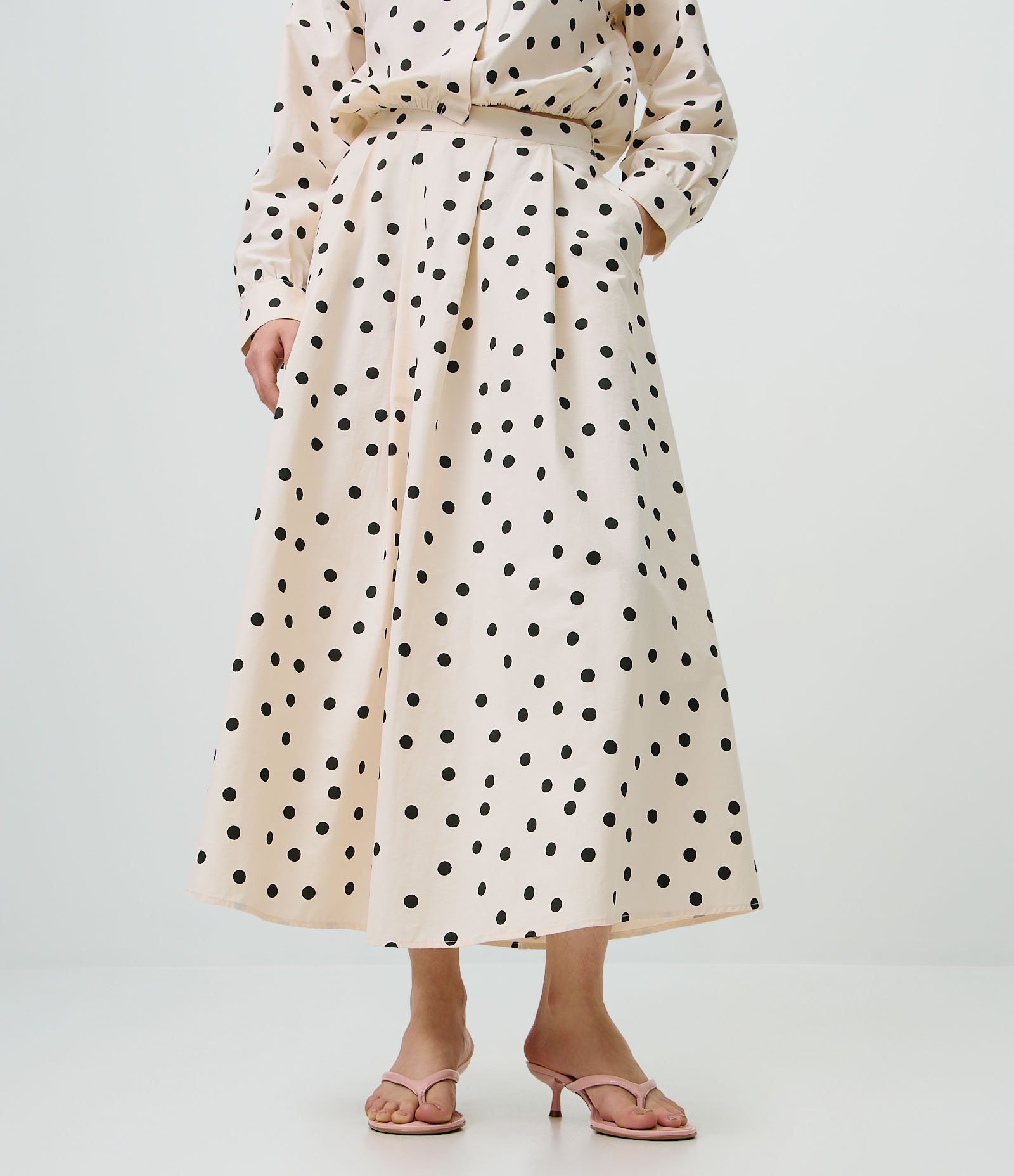 Saia Evasê Midi em Tricoline com Estampa Poá Off White 4