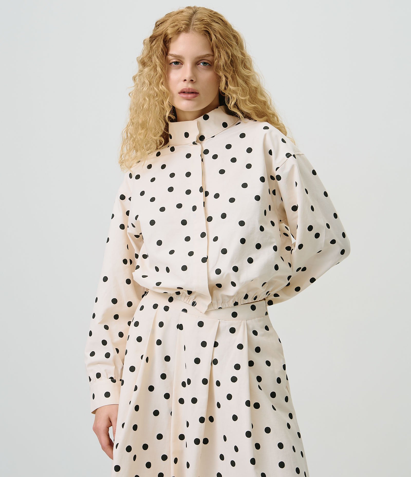 Camisa em Tricoline com Estampa Poá e Elástico na Cintura Off White 1