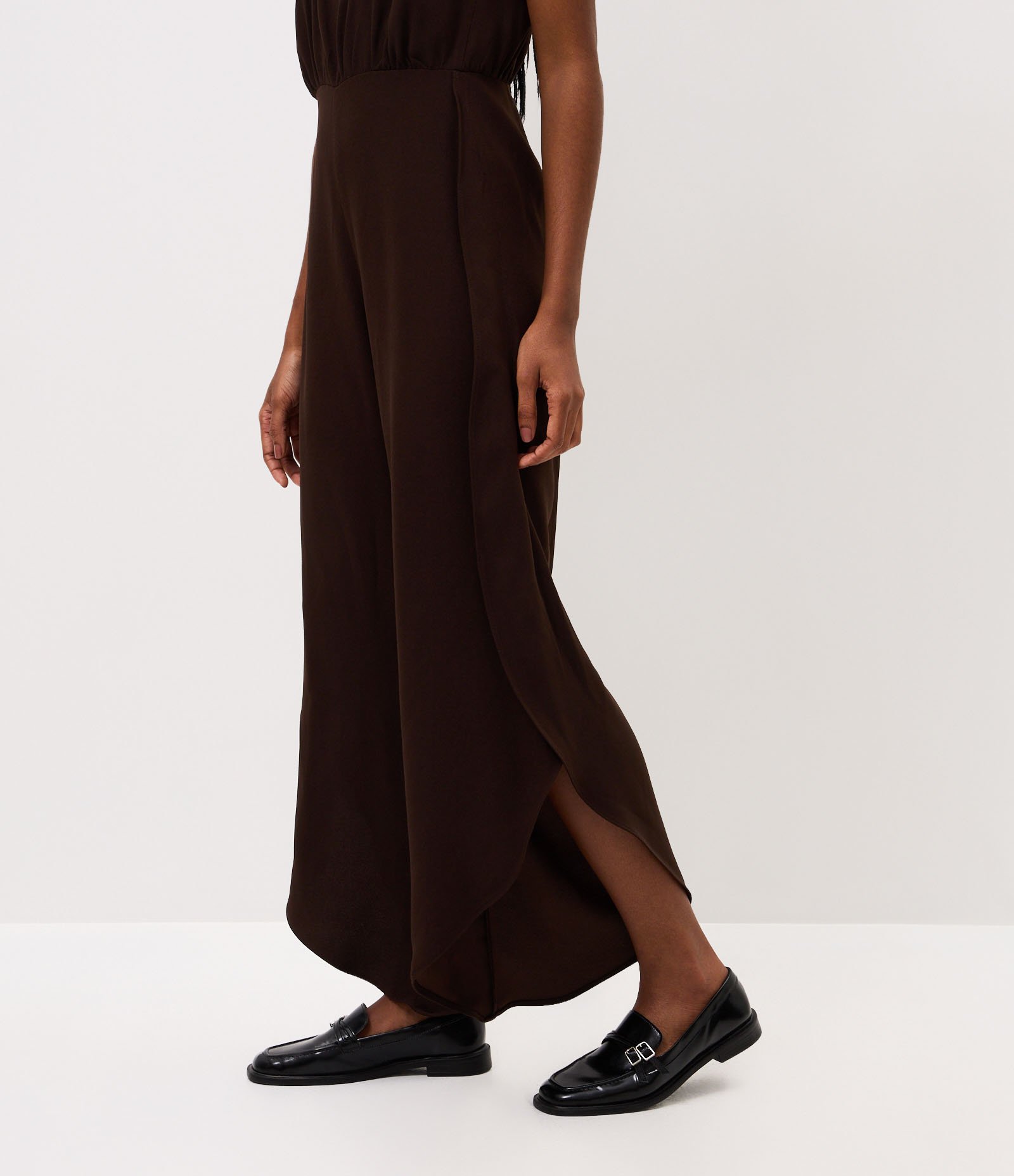 Macacão em Crepe com Calça Tulipa Marrom 5