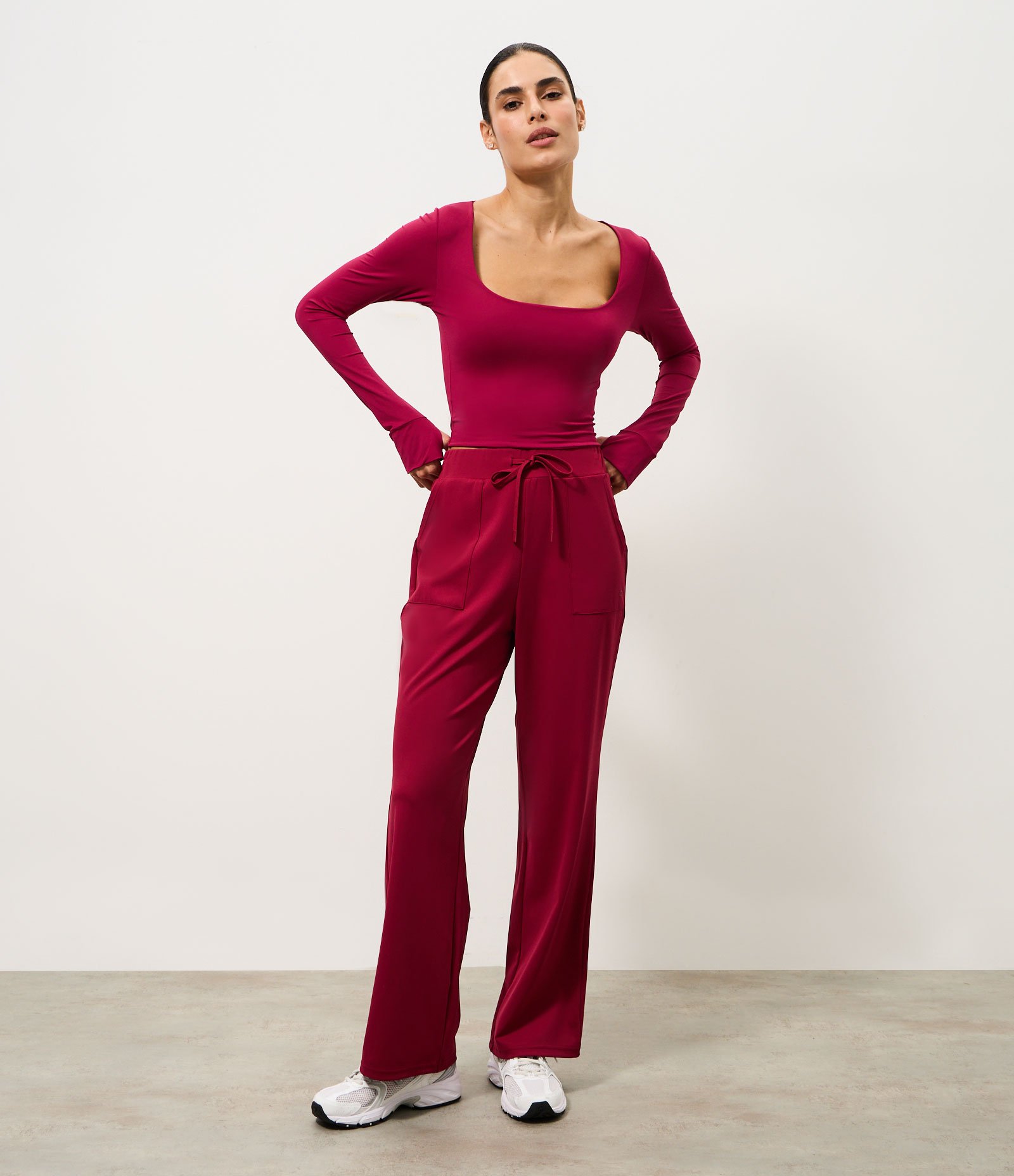 Blusa Cropped Esportiva em Microfibra com Abertura Para Polegar Vermelho 2