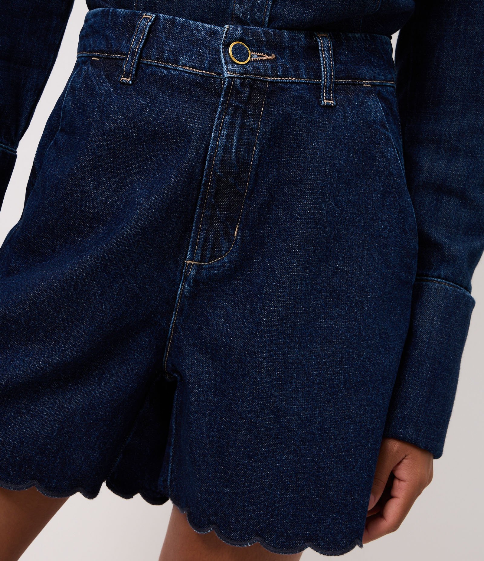 Short Evasê em Jeans com Barra Ondulada Azul Escuro 4