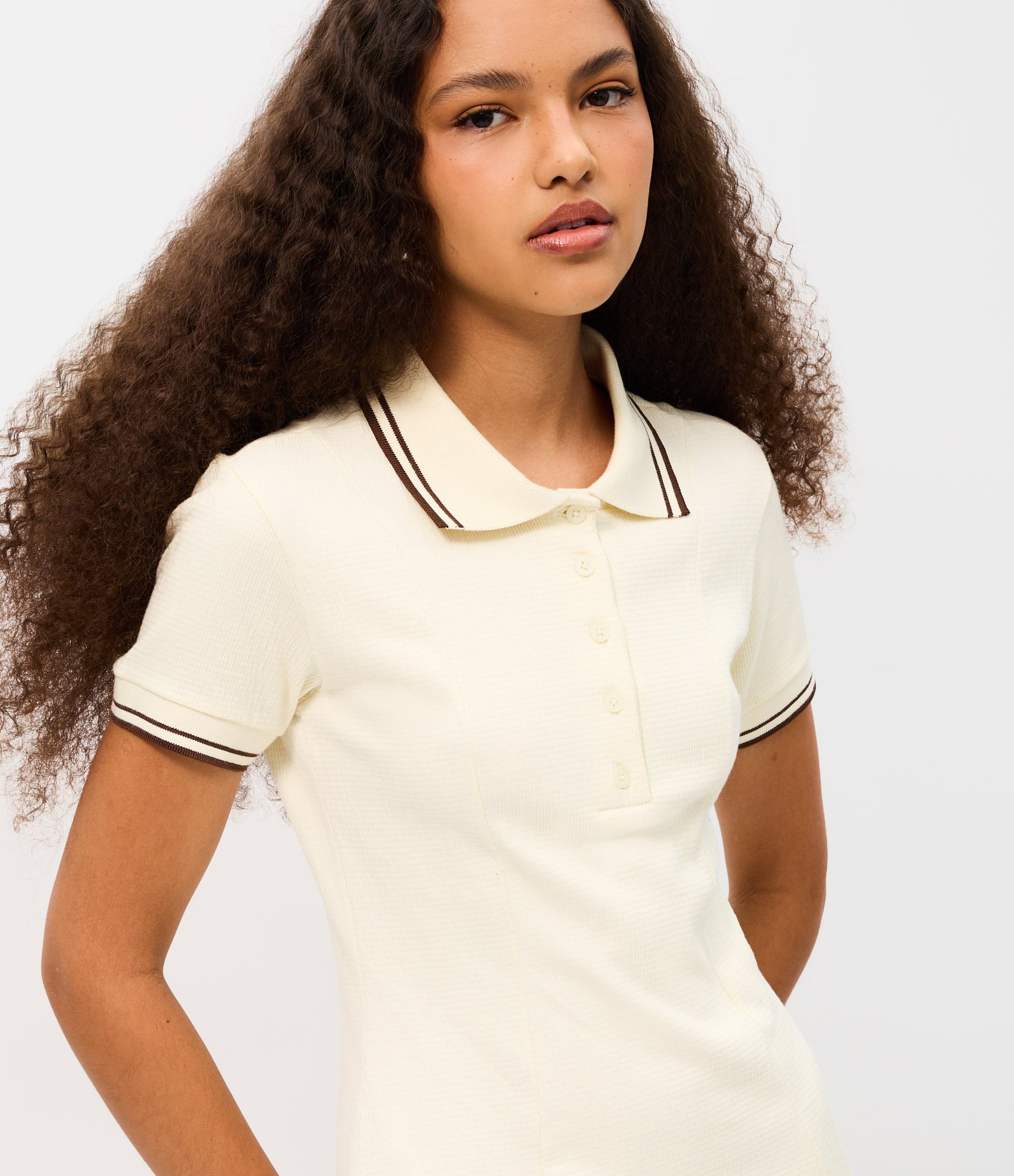 Vestido Skater Curto em Malha Anarruga com Gola Polo Amarelo Claro 3