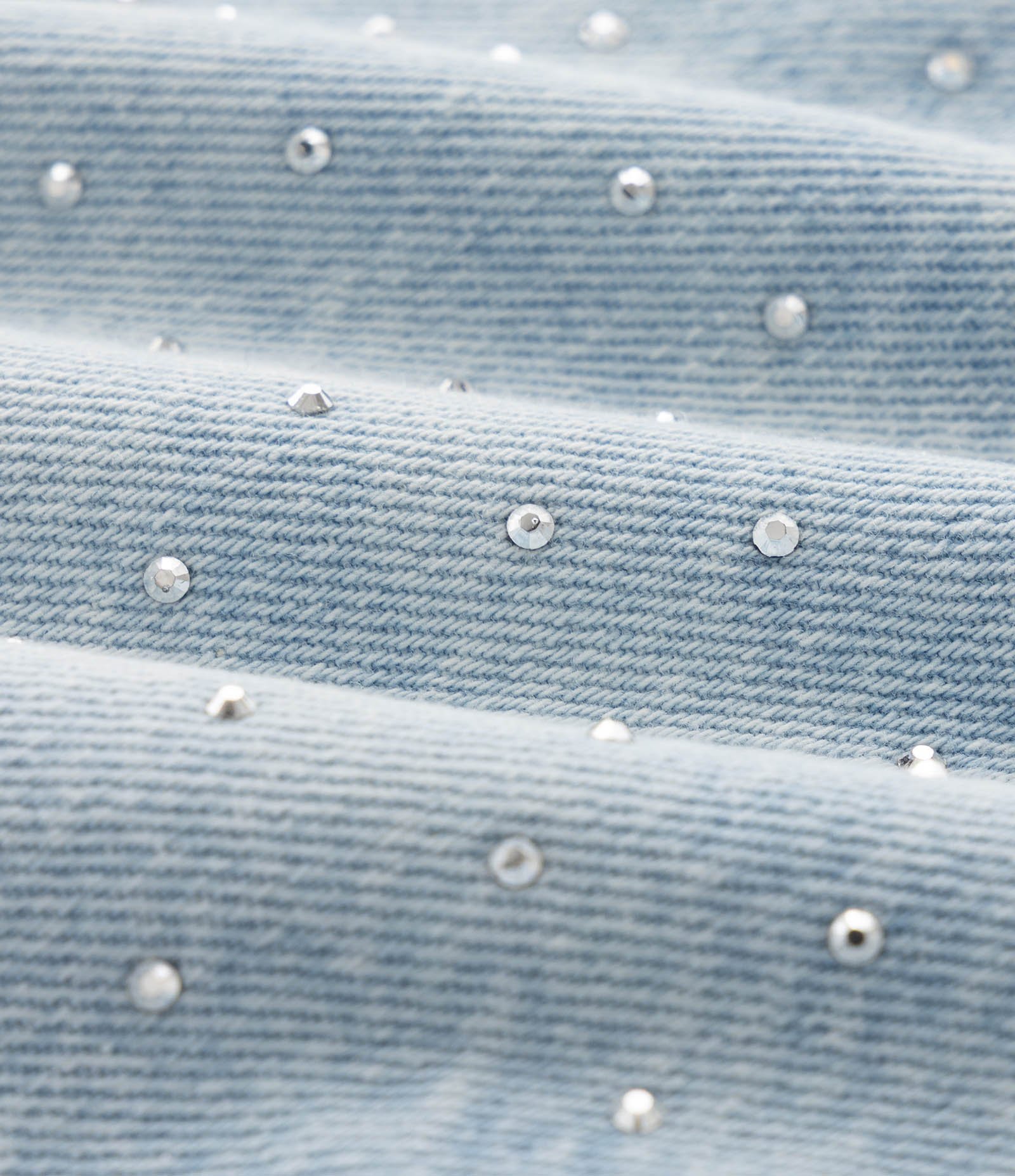 Short Jeans Infantil com Aplicação de Brilhos - Tam 5 a 16 Anos Azul Claro 3