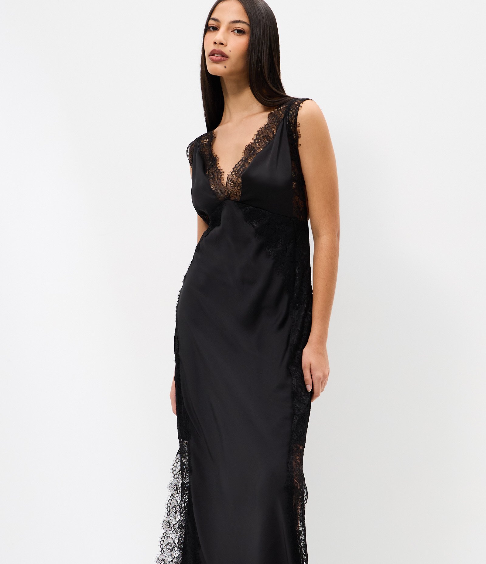 Vestido Midi em Cetim com Decote V e Detalhe em Renda Preto 2