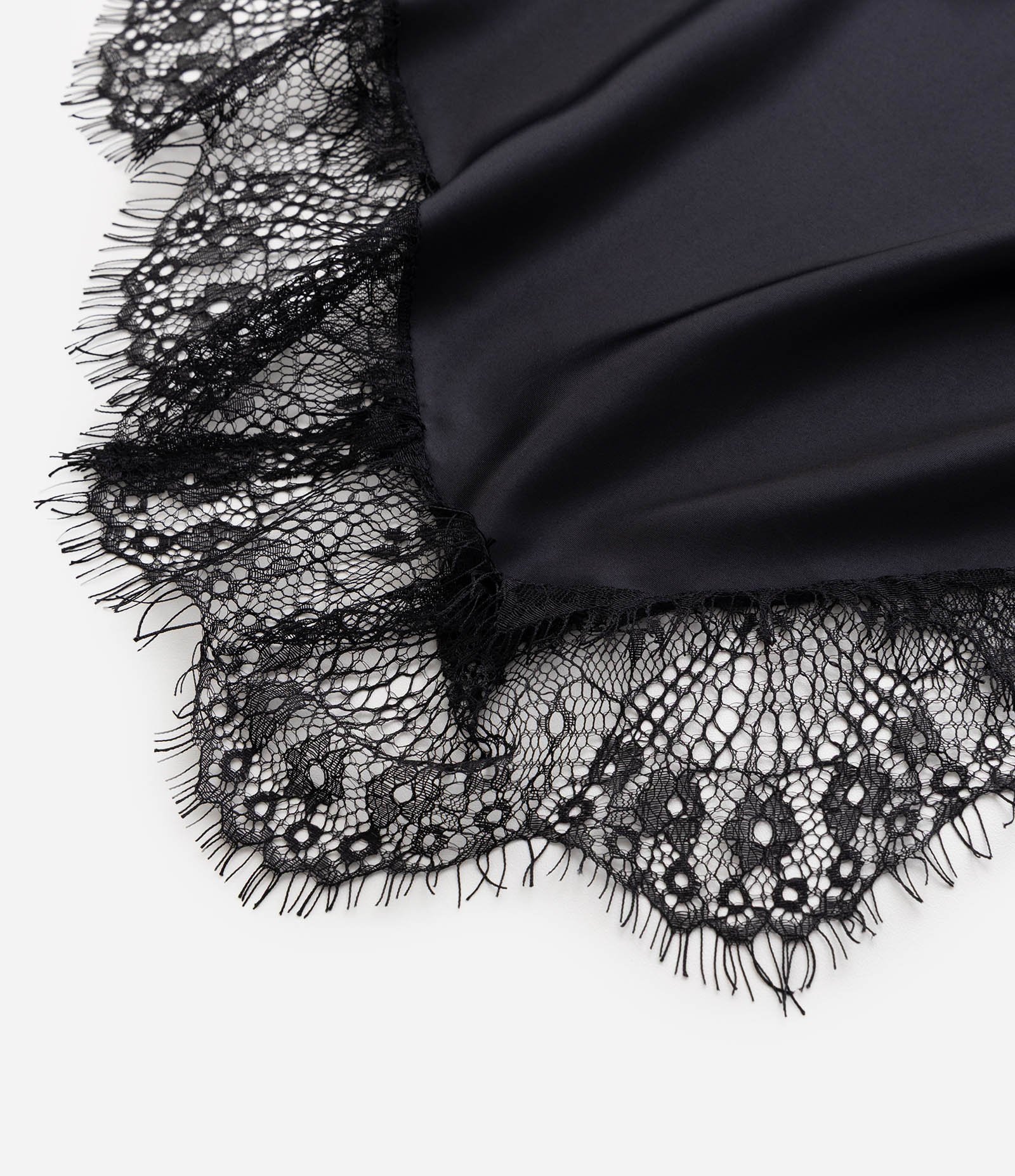 Lenço Acetinado com Renda Aplicada Preto 3