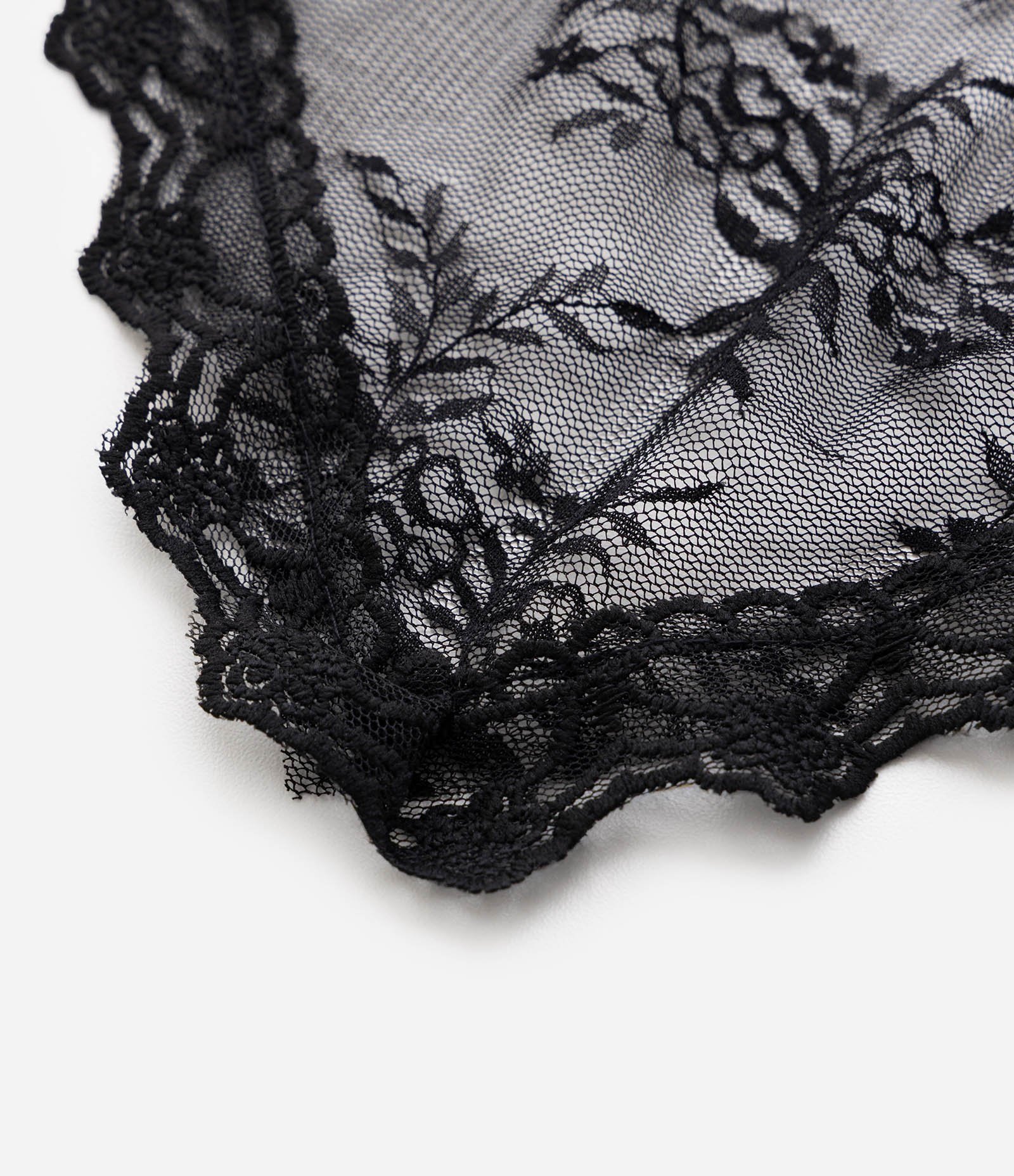 Lenço Triangular em Renda com Amarração Preto 4