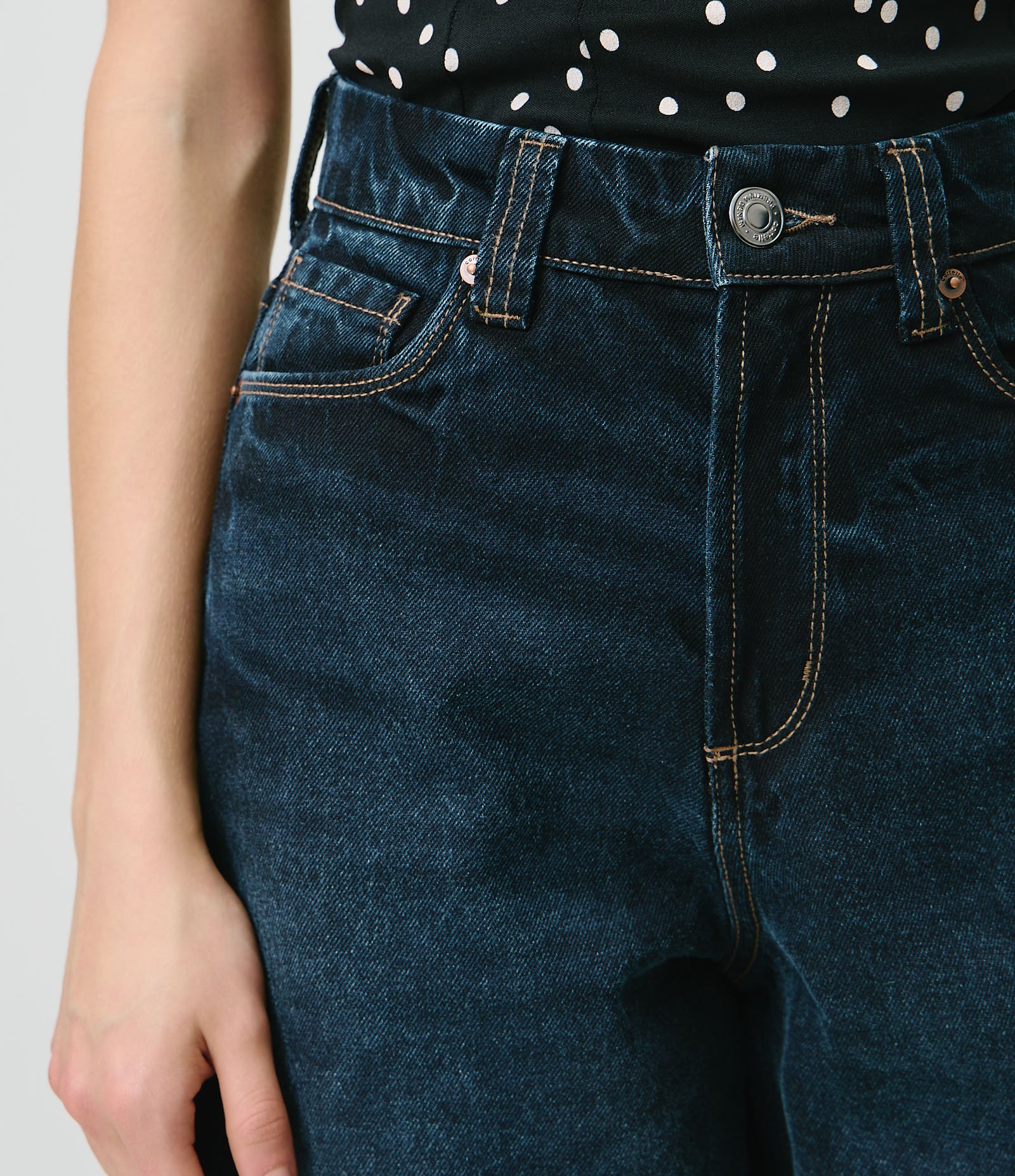 Bermuda Long em Jeans com Cintura Alta e Bolsos Azul Escuro 3