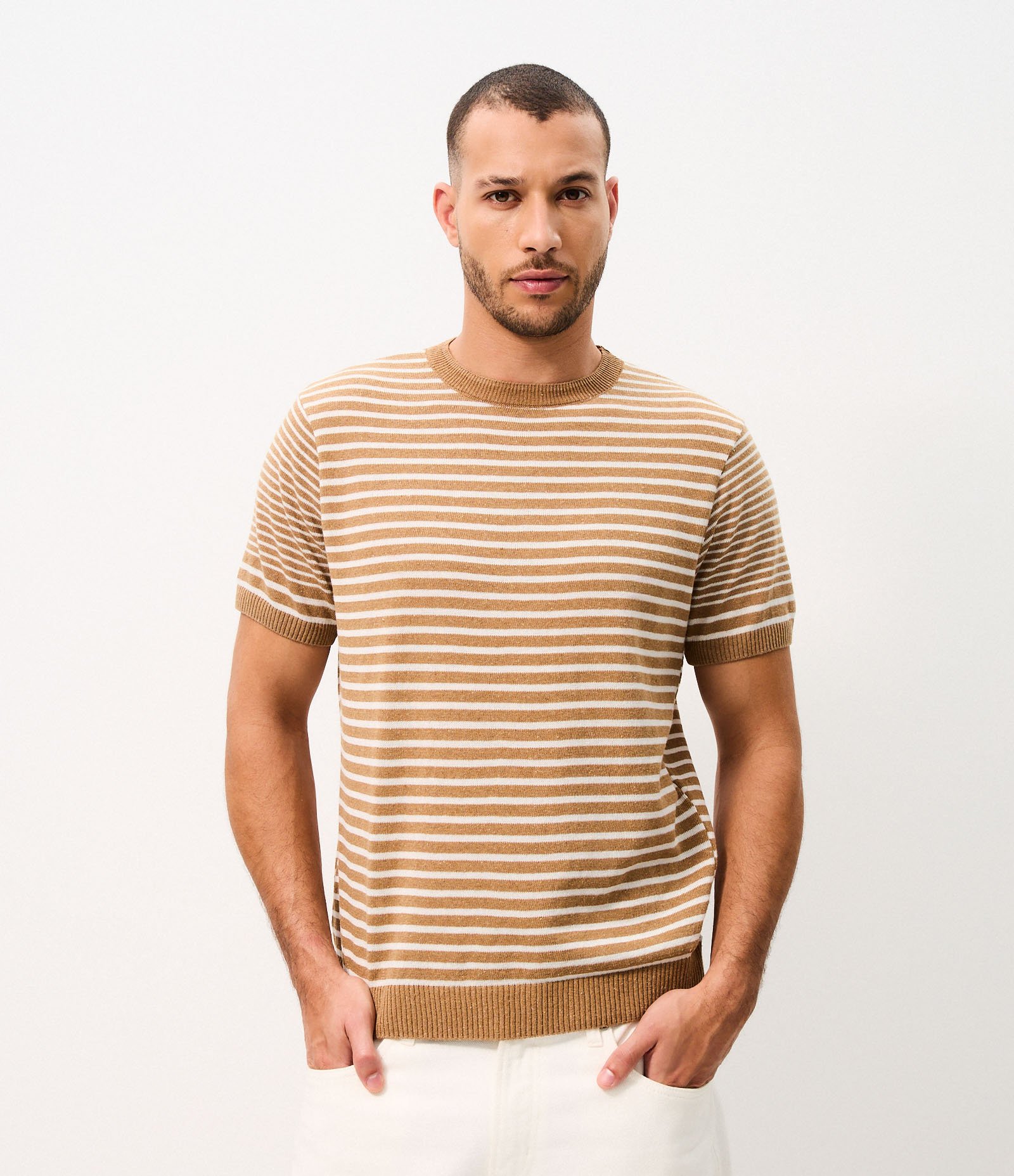 Camiseta Regular Listrada Bege 1