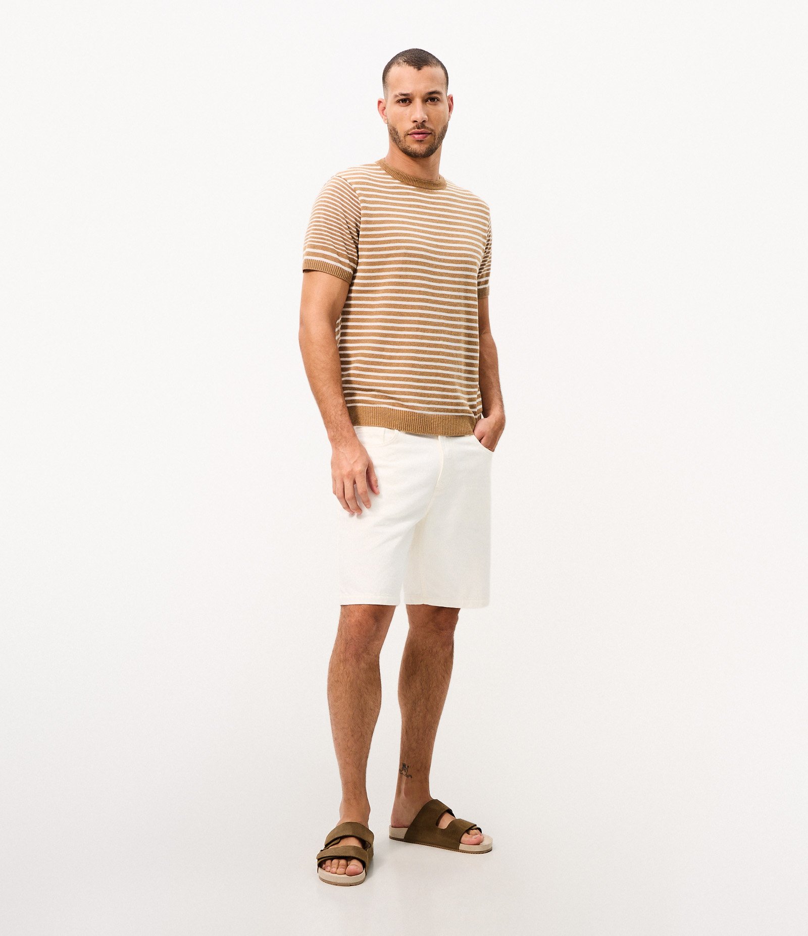 Camiseta Regular Listrada Bege 2