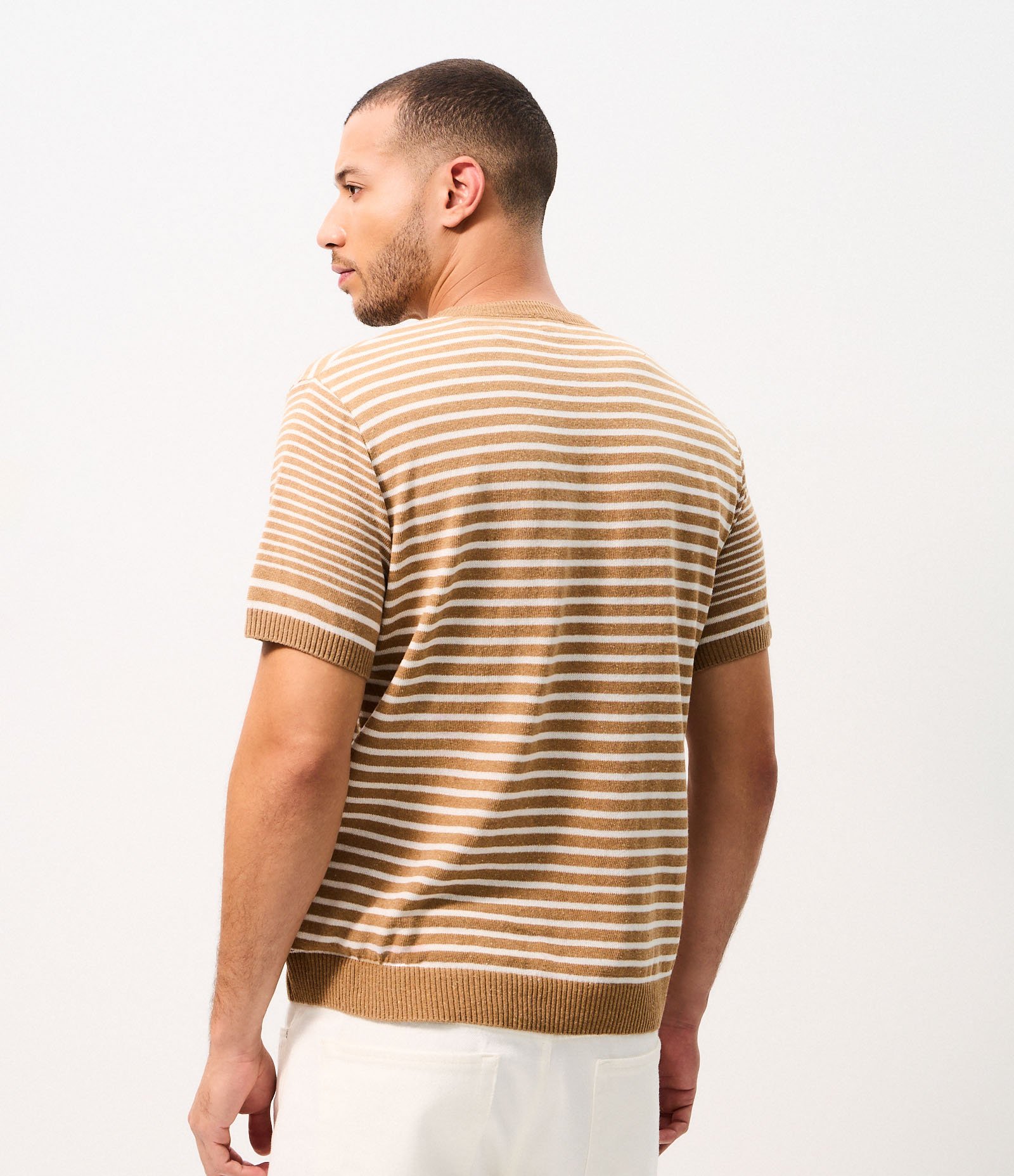 Camiseta Regular Listrada Bege 3
