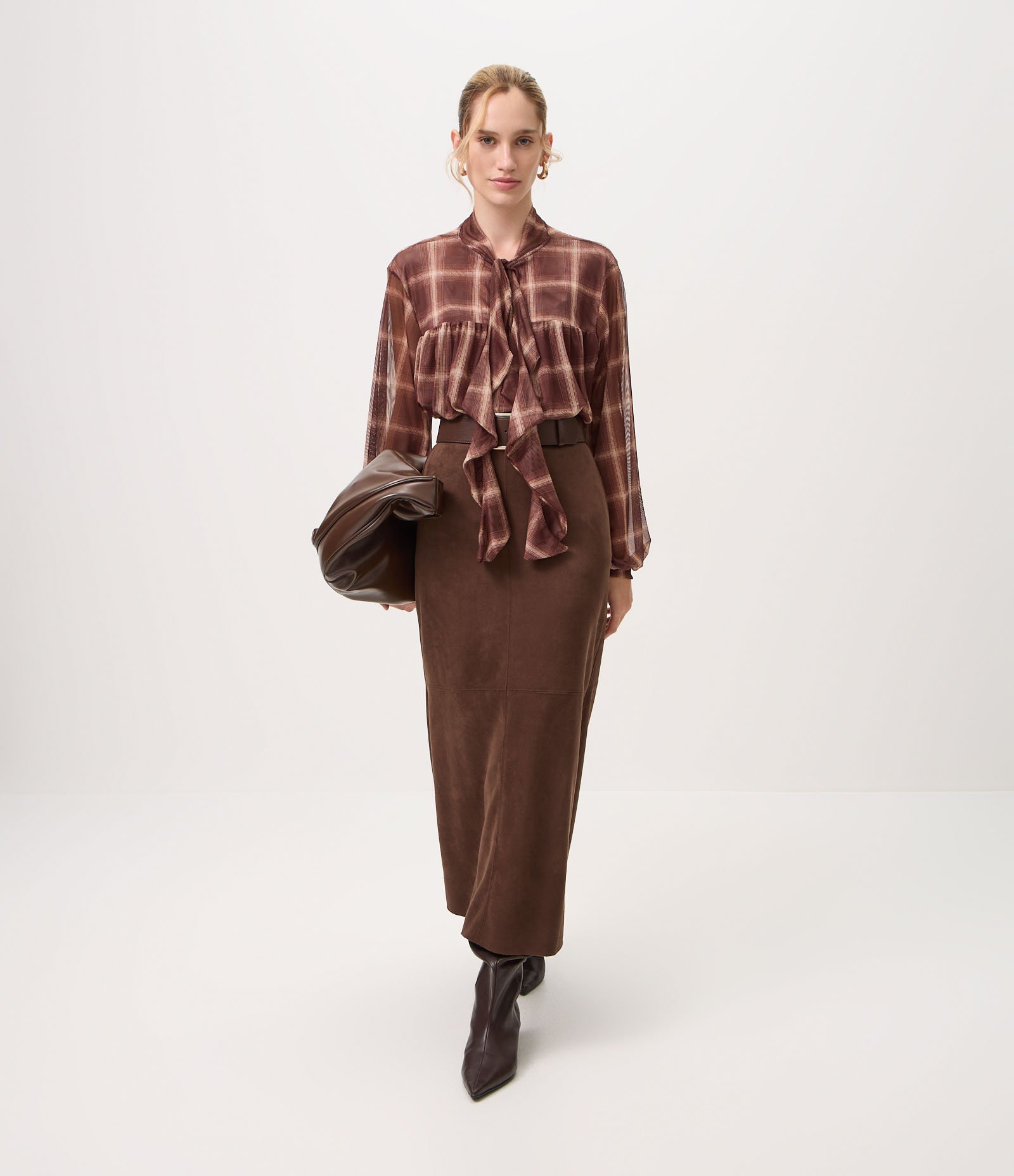 Blusa Bata em Tule com Estampa Xadrez e Gola Laço Marrom 2