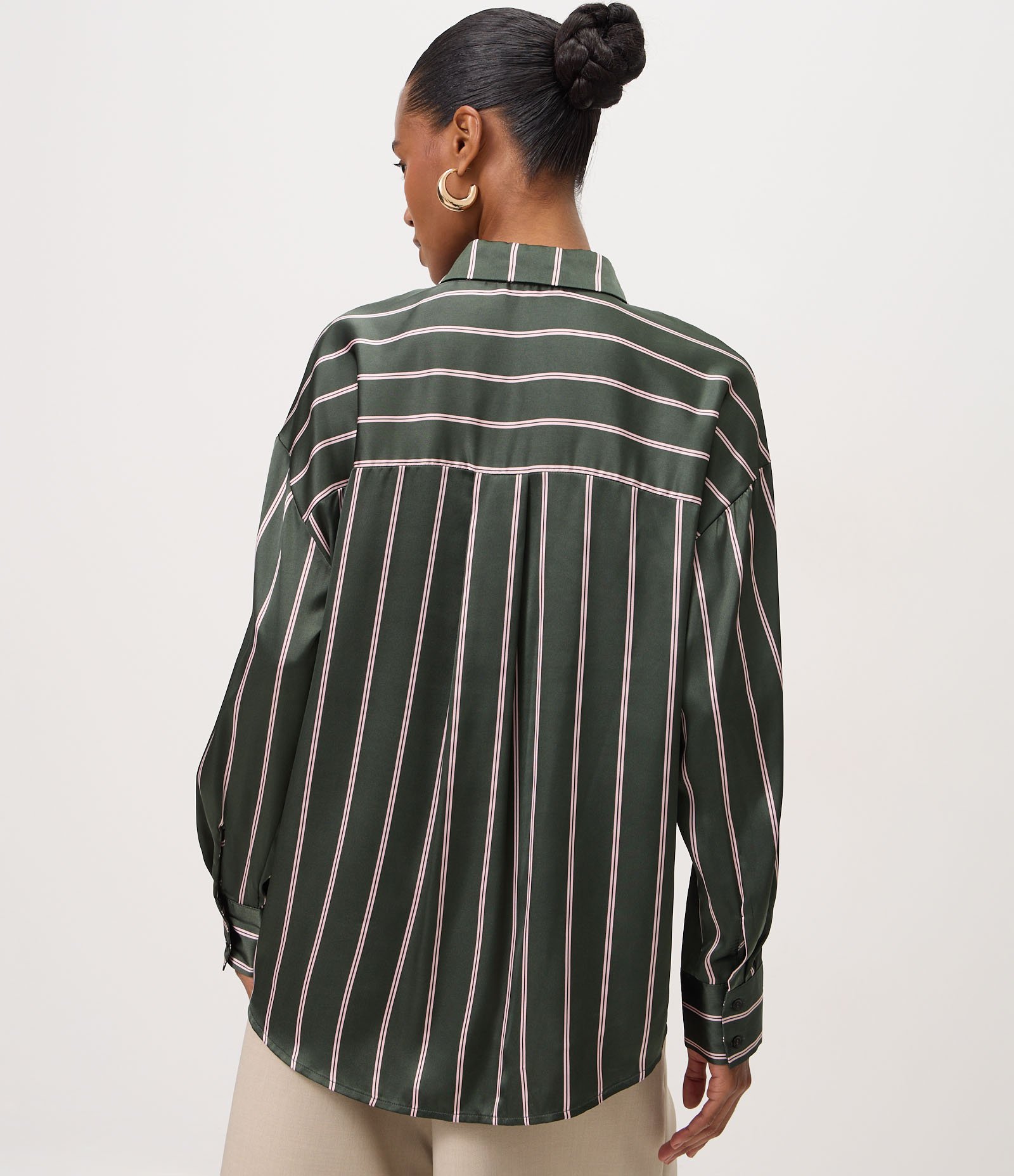 Camisa Acetinada Listrada com Gravata Removível Verde 4